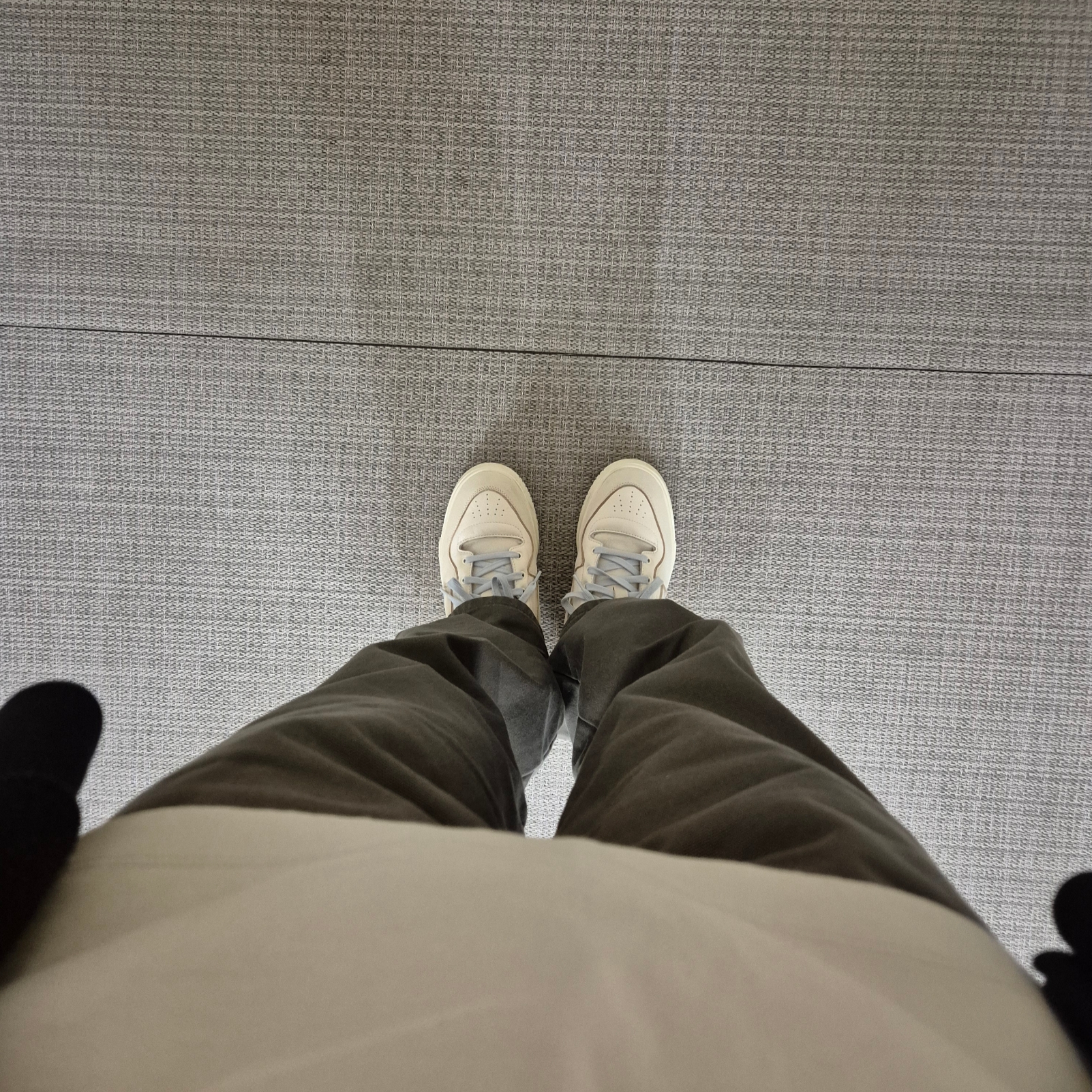 Adidas Forum Premiere Mid Off White 착용 스타일 - 2