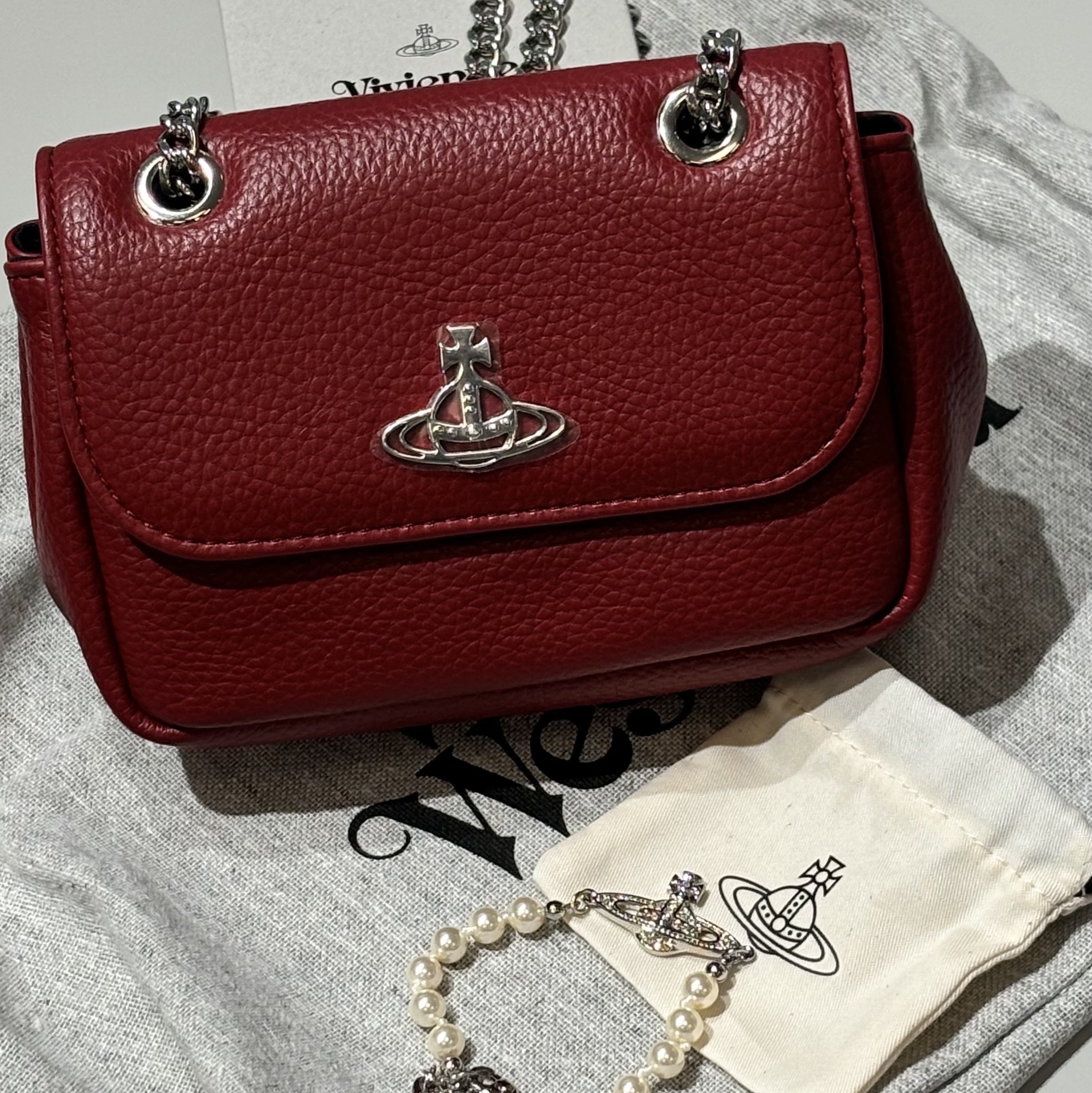 Vivienne Westwood Re Vergan Small Purse Cross Bag Red 착용 스타일