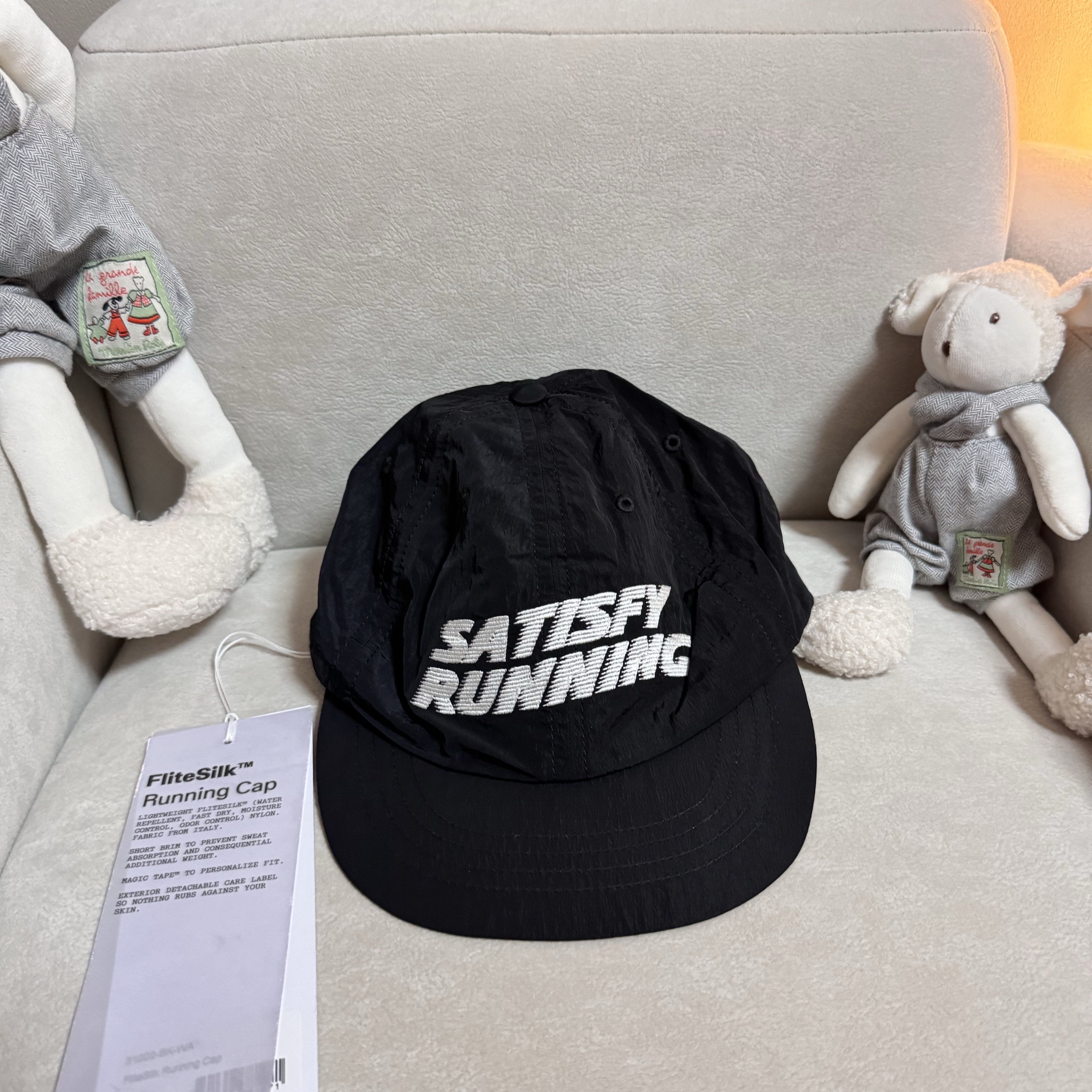 Satisfy Flitesilk Running Cap Black 착용 스타일 - 2
