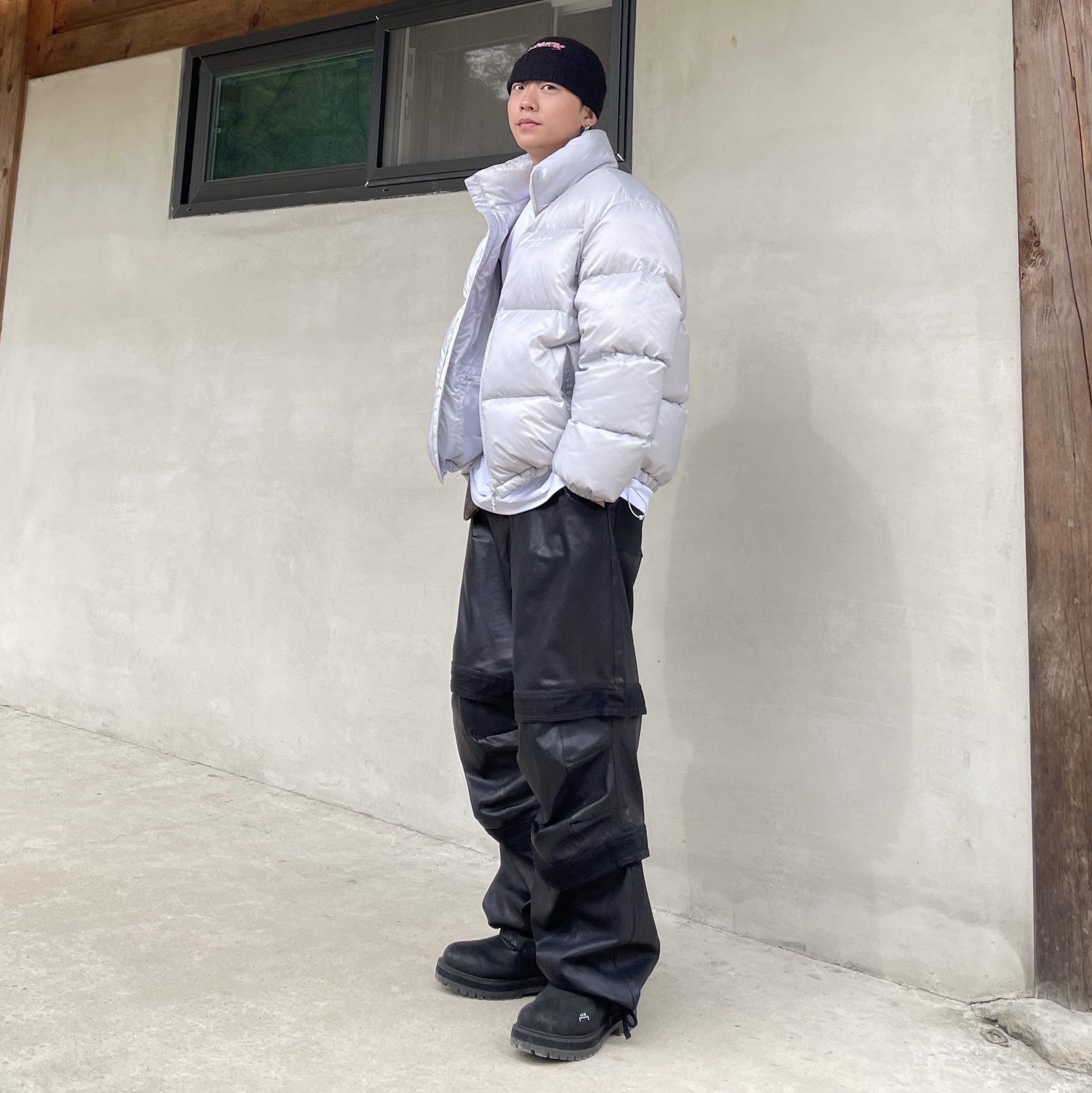 Farfromwhat Far Layered Work Pants Coated Black, Supreme Script Logo Beanie Black - 21FW 착용 스타일 - 1