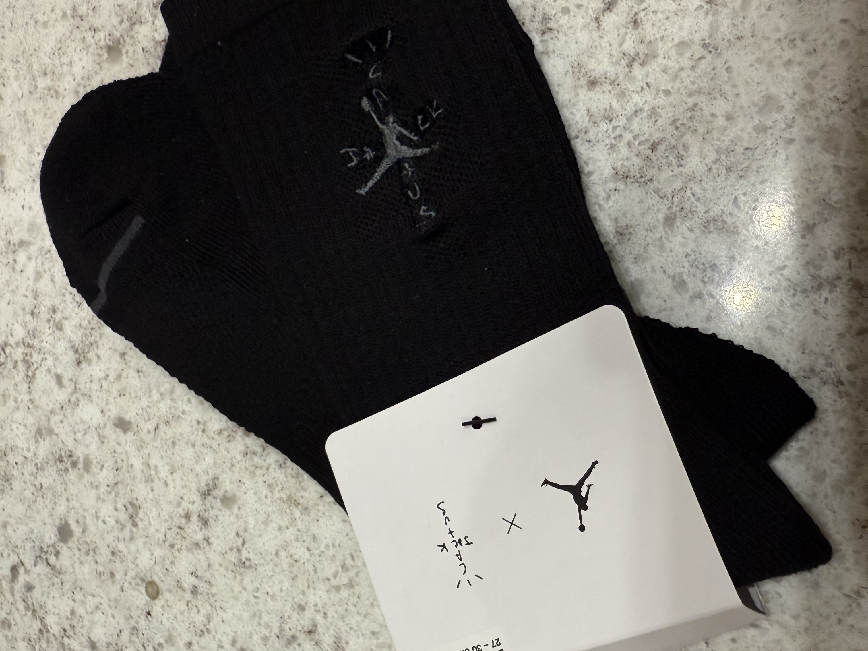 Jordan 1 x Travis Scott Retro Low OG SP Reverse Olive, Jordan x Travis Scott Cushioned Crew Socks Black 착용 스타일 - 7