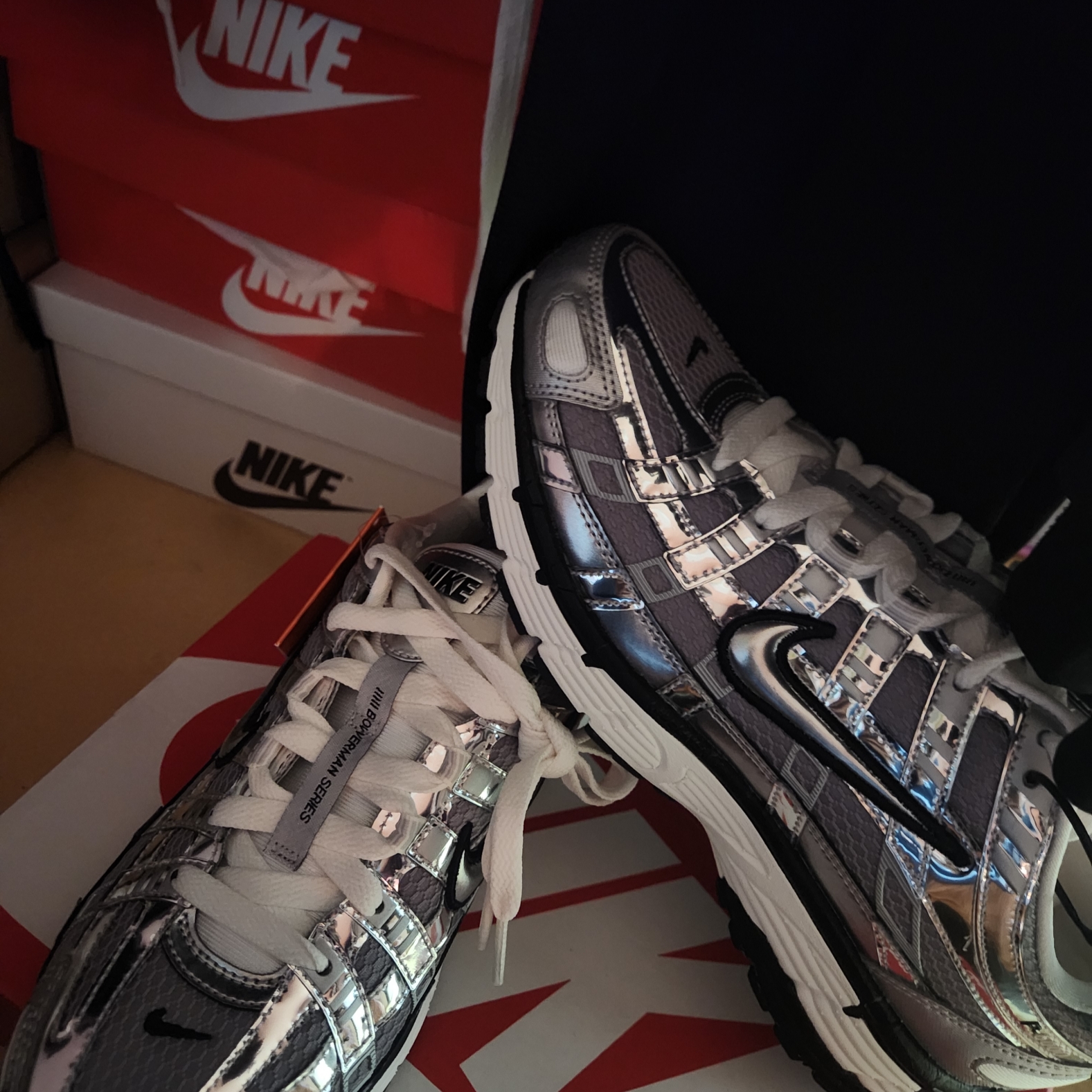 Nike P-6000 Metallic Silver, (W) Nike P-6000 Metallic Silver Red 착용 스타일