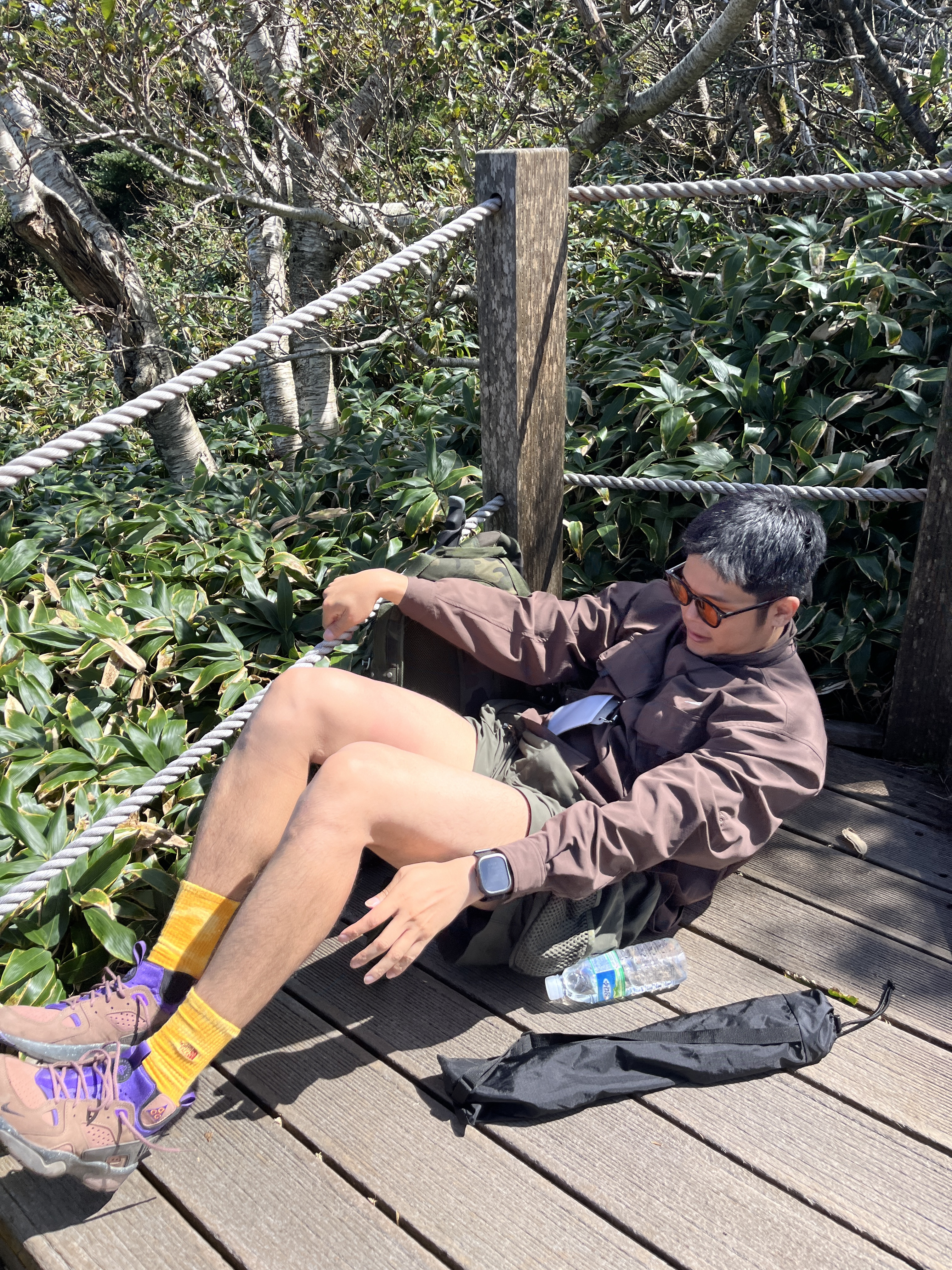 Nike ACG Snowgrass Cargo Shorts Medium Olive - US/EU, Nike ACG Dri-Fit UV Devastation Trail Shirt Baroque Brown - Asia 착용 스타일