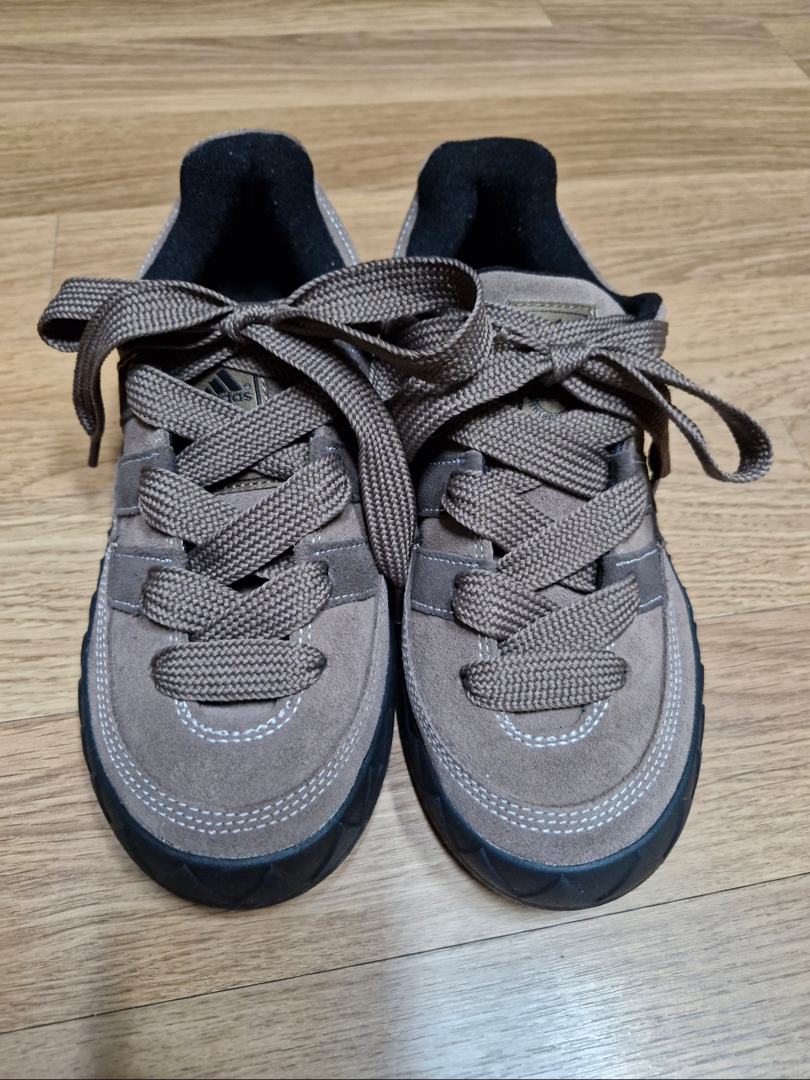 (W) Adidas Adimatic Earth Strata Dark Brown 착용 스타일