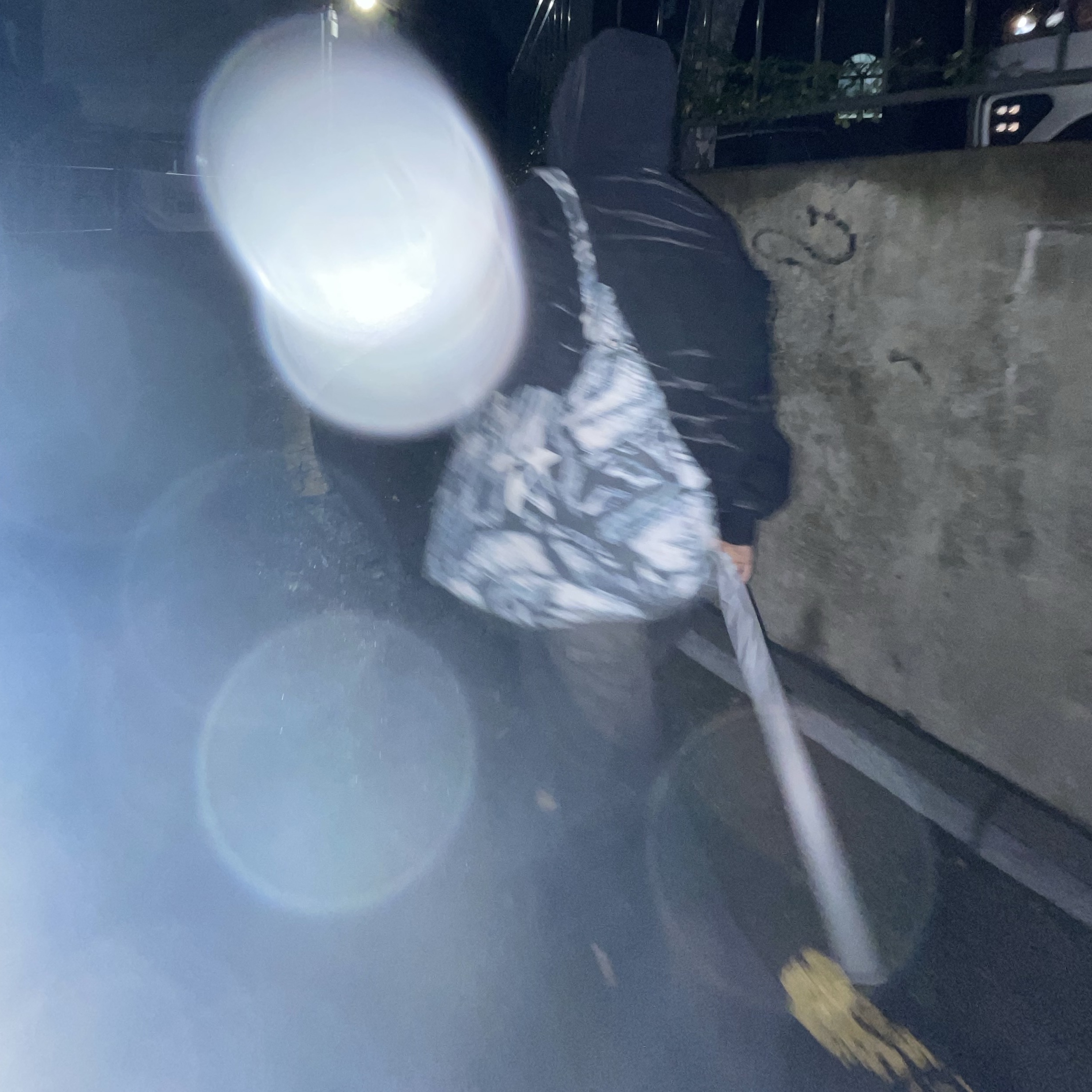 BLR Bolt Tote Bag Navy, BLR Fog Washing Umbrella Grey 착용 스타일 - 2