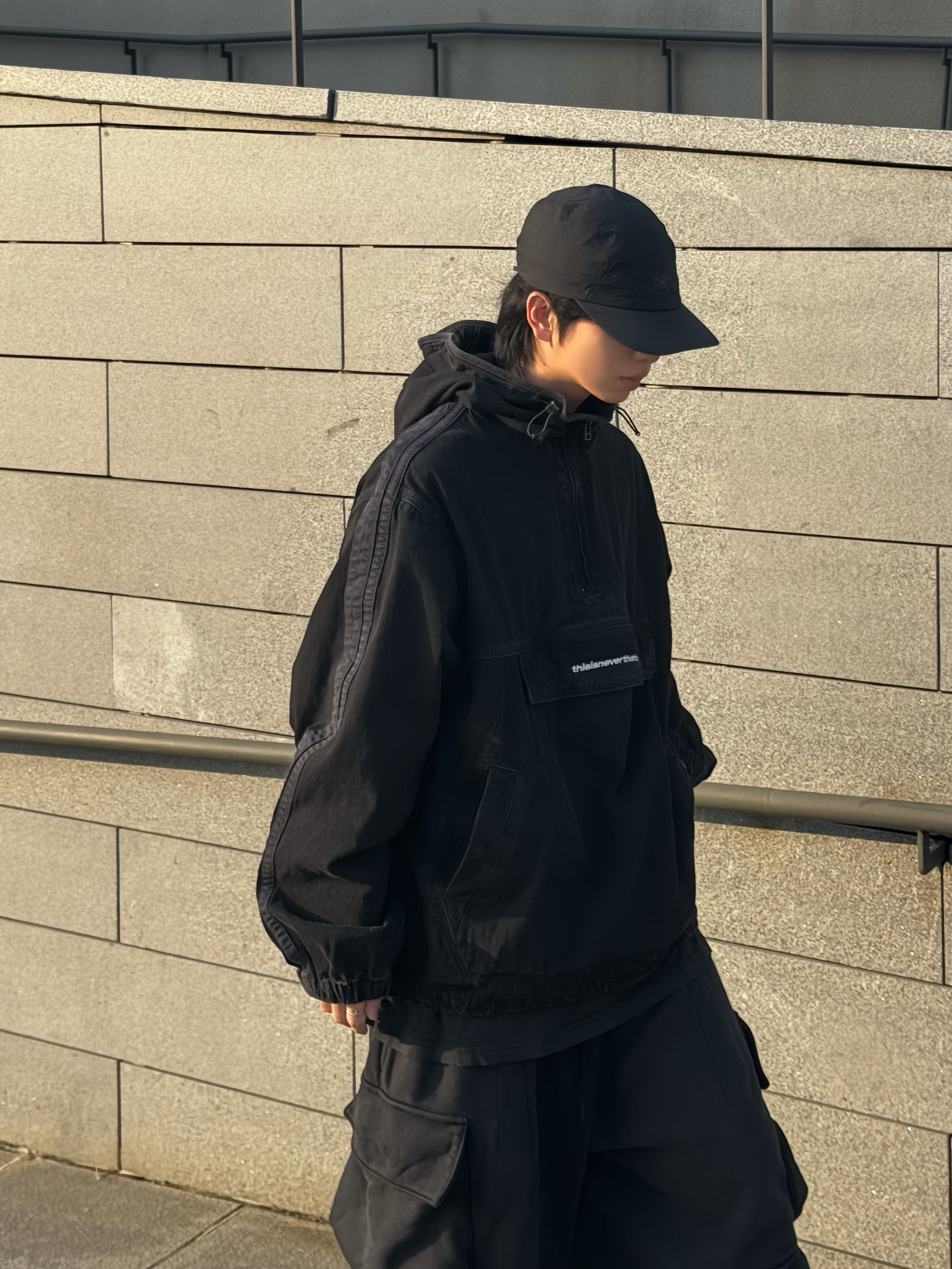 Arc'teryx Norvan Regular Brim Hat Black, Balenciaga Toe Lace-Up Vibram Sneakers Black 착용 스타일 - 2