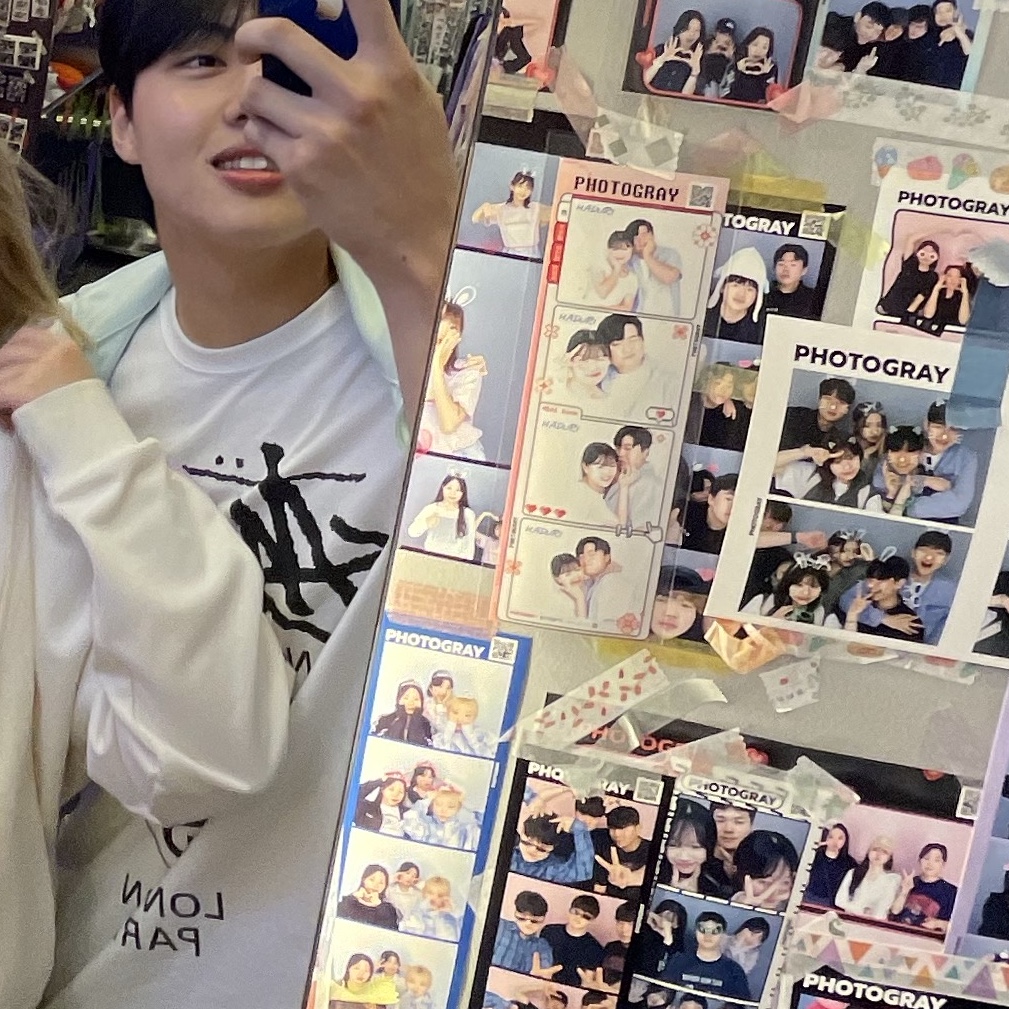 Stussy World Tour T-Shirt White 2024,2025 착용 스타일 - 1