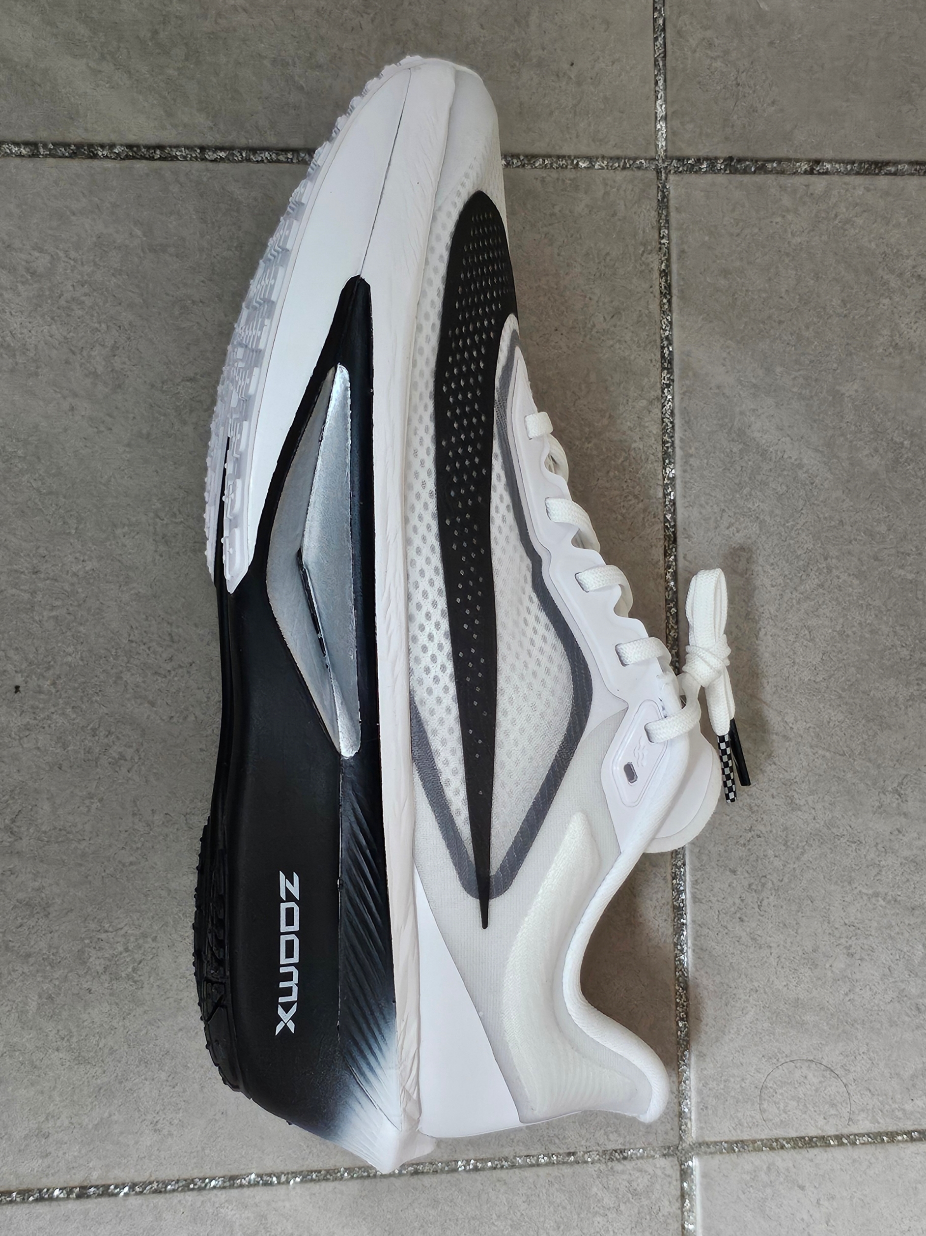 Nike Zoom Fly 6 White Smoke Grey 착용 스타일 - 2