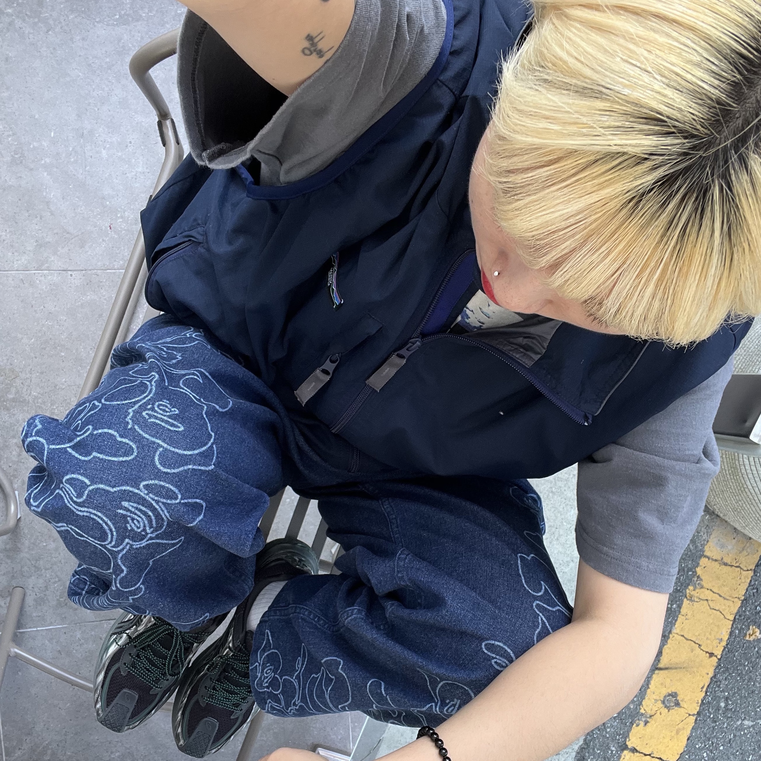 BAPE 30th Anniversary Relaxed Fit Denim Pants Indigo, (W) Asics x Kiko Kostadinov Gel-Flammae Grey Black 착용 스타일