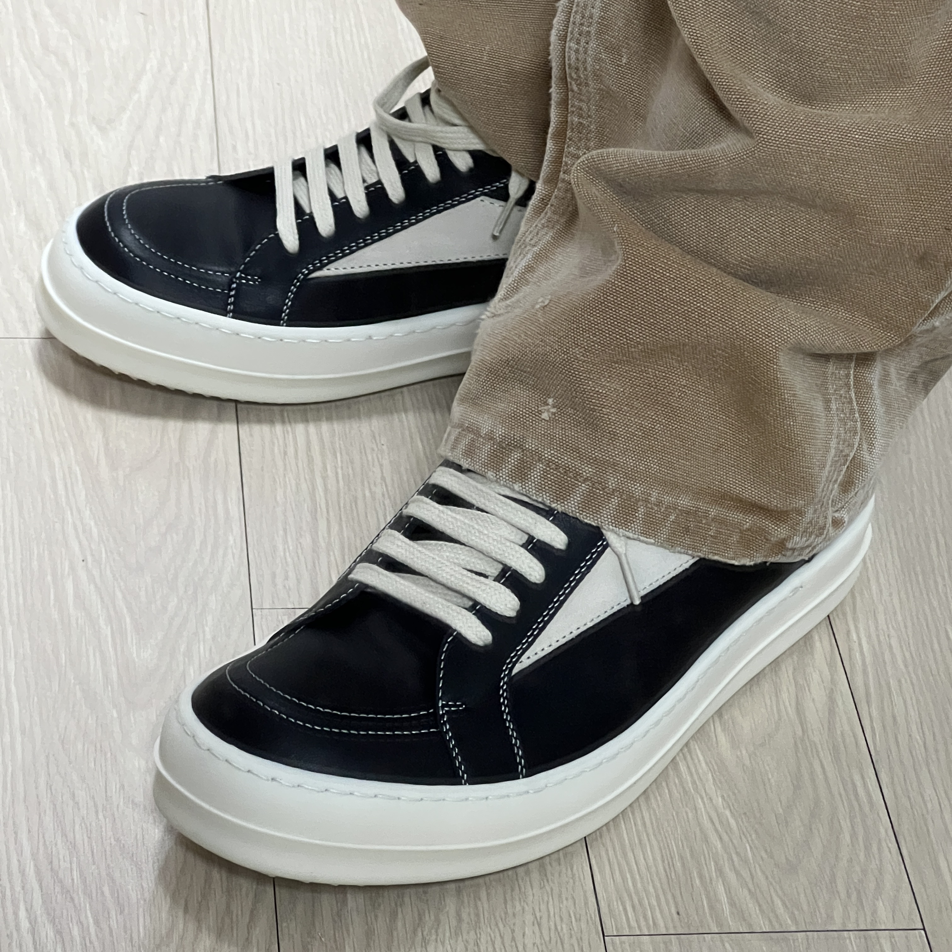 Rick Owens Vintage Sneaks Black Milk 착용 스타일