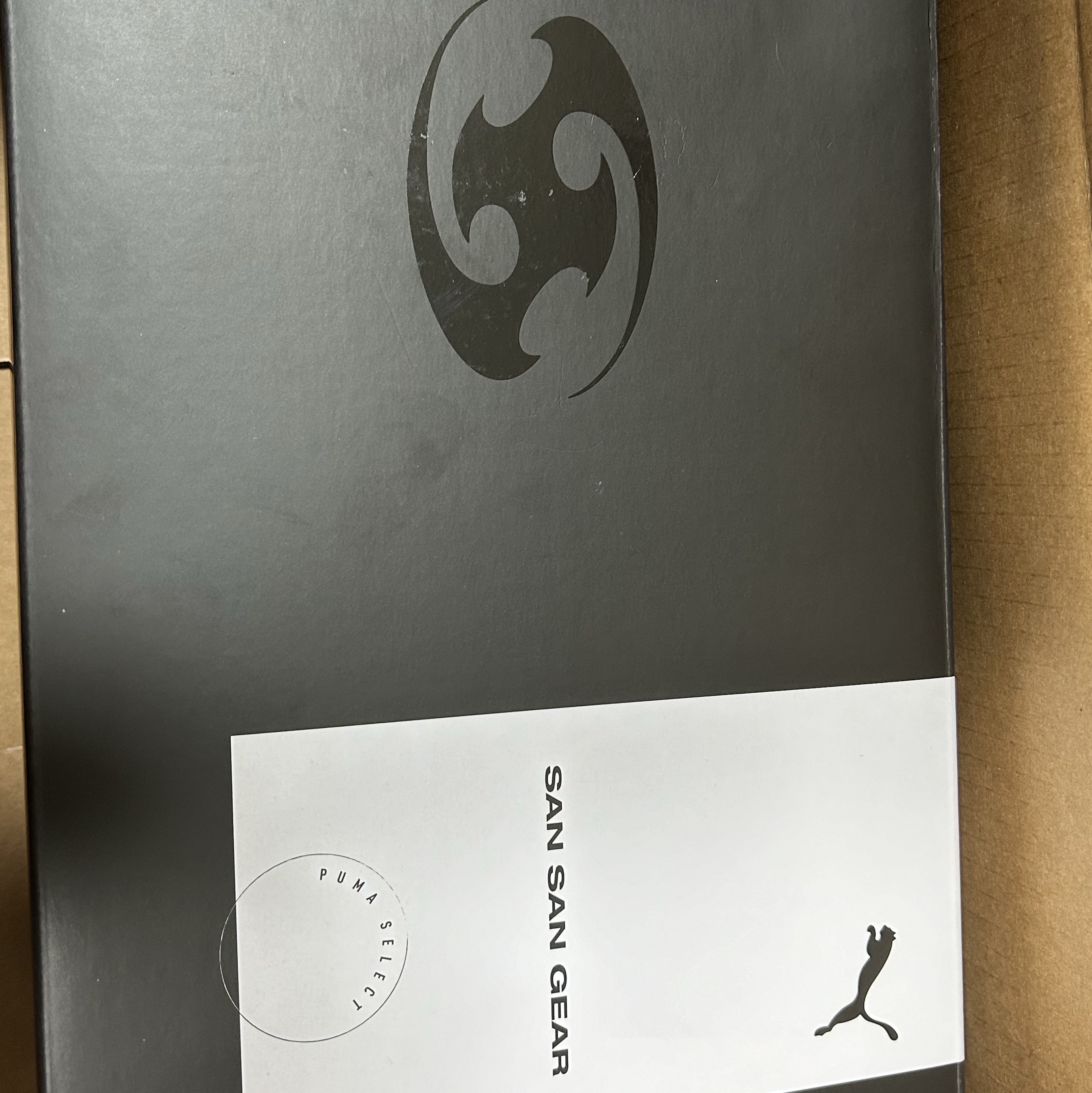 Puma x Sansan Gear Mostro Flat Dark Gray 착용 스타일 - 5