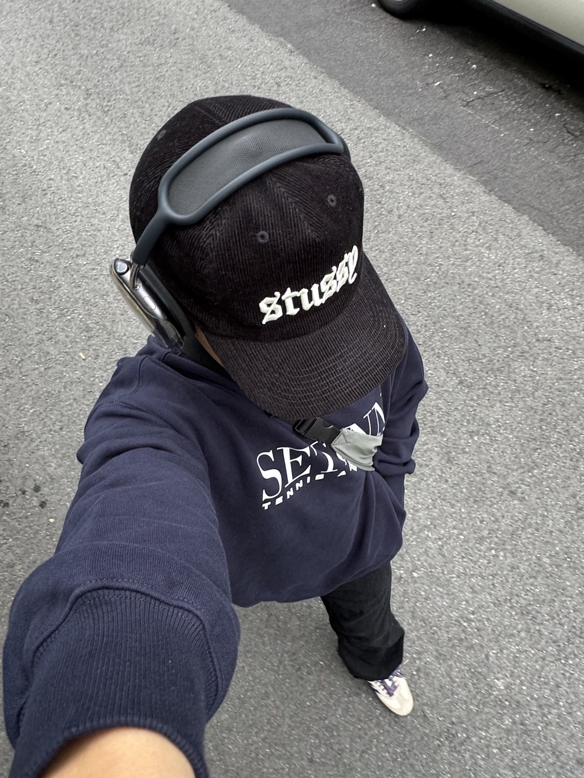 Stussy Mid-Depth Old English Snapback Black, Adidas x Wales Bonner Samba Wonder Clay Royal Blue 착용 스타일