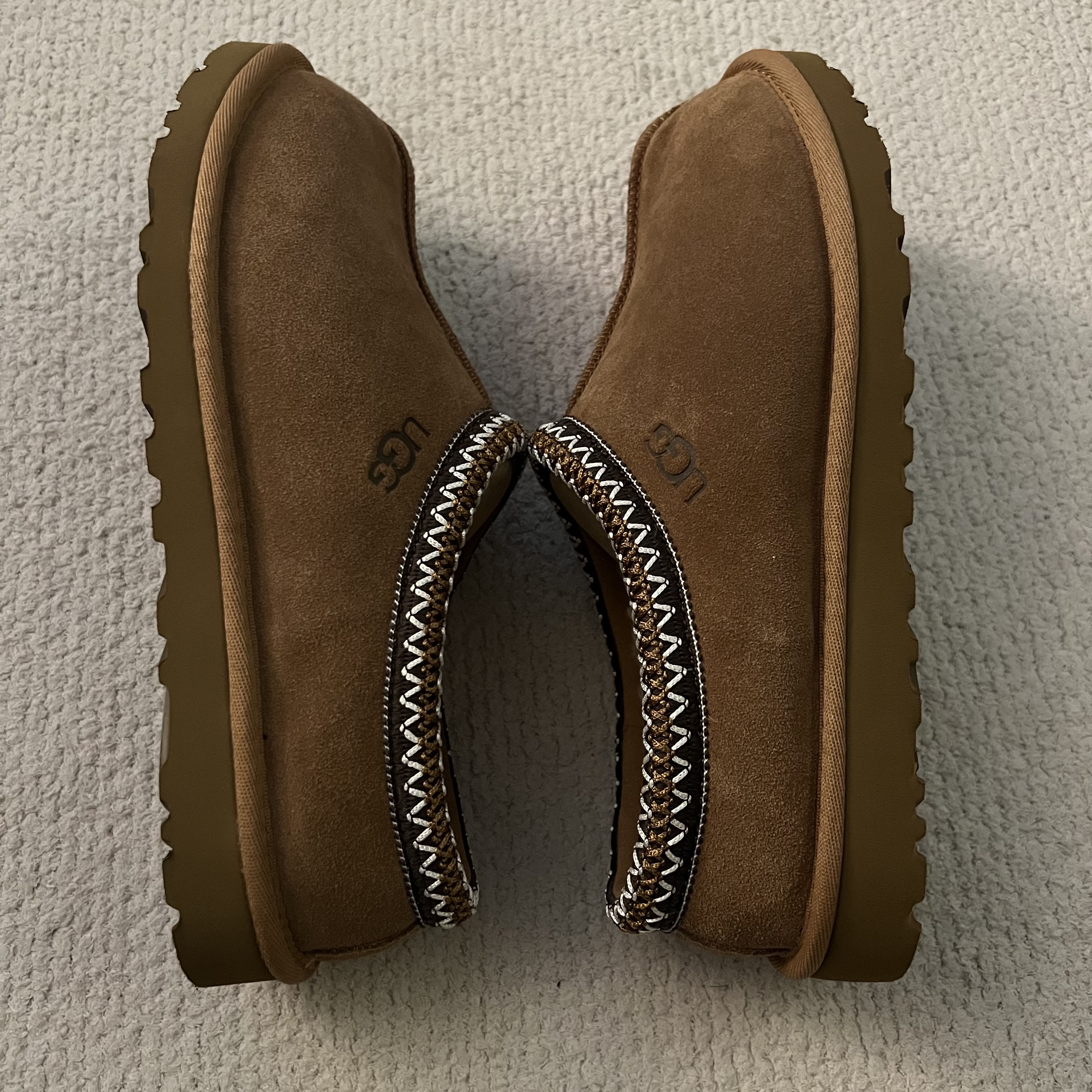 UGG Tasman Slipper Chestnut 착용 스타일 - 4