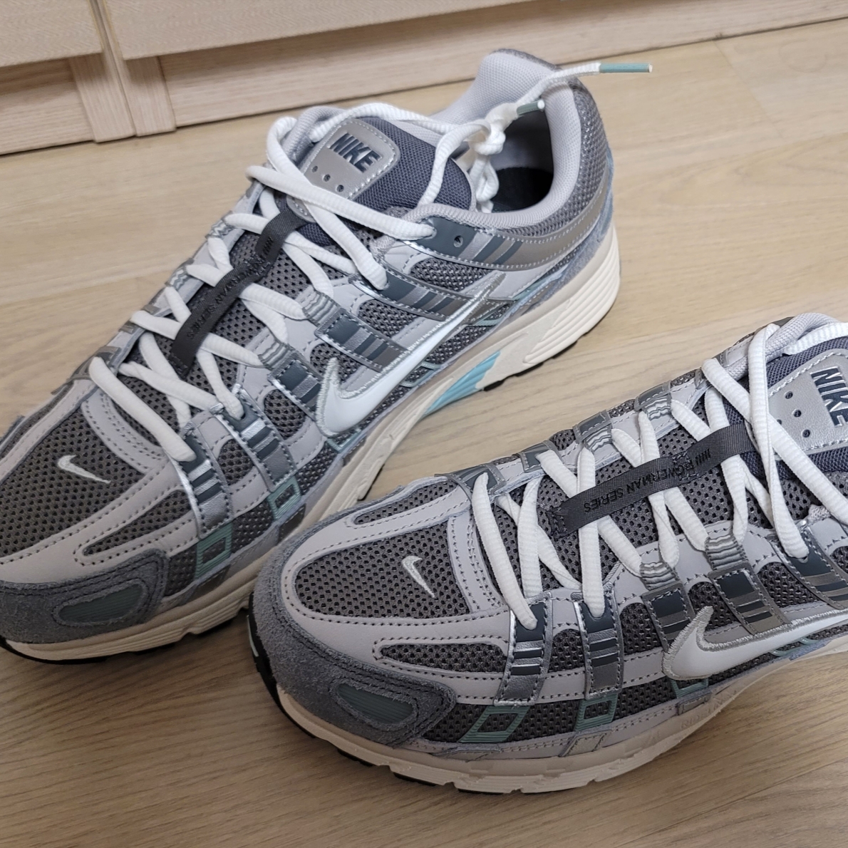 Nike P-6000 Flat Pewter Light Iron Ore 착용 스타일 - 1