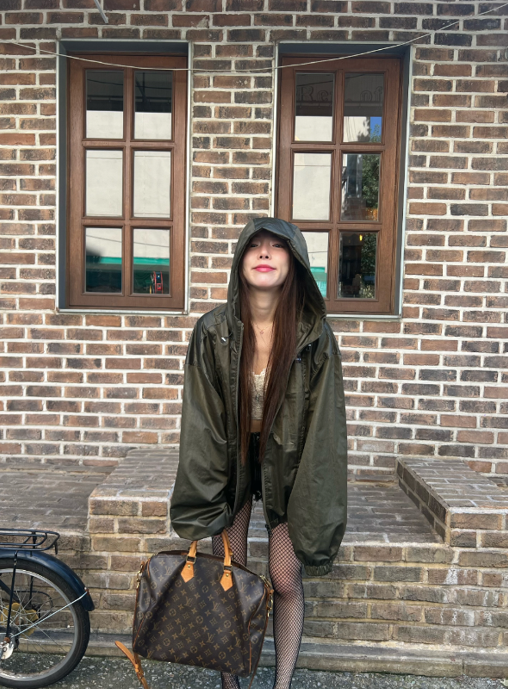 미스테리어스호텔 크롭 링클 윈드브레이커 카키 THE MYSTERIOUS HOTEL KREAM