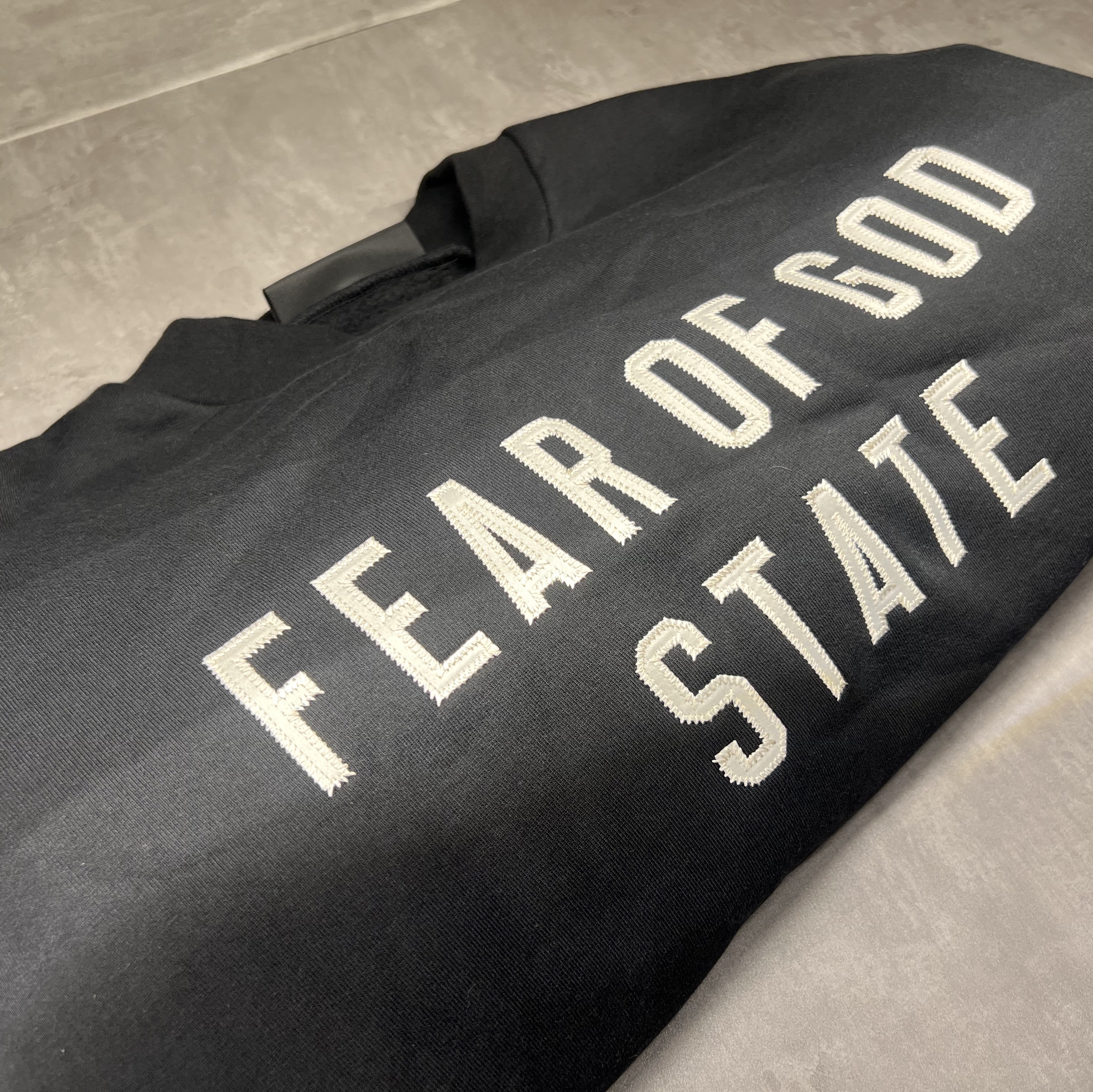 Essentials Heavy Fleece Crewneck Black - 24FW 착용 스타일