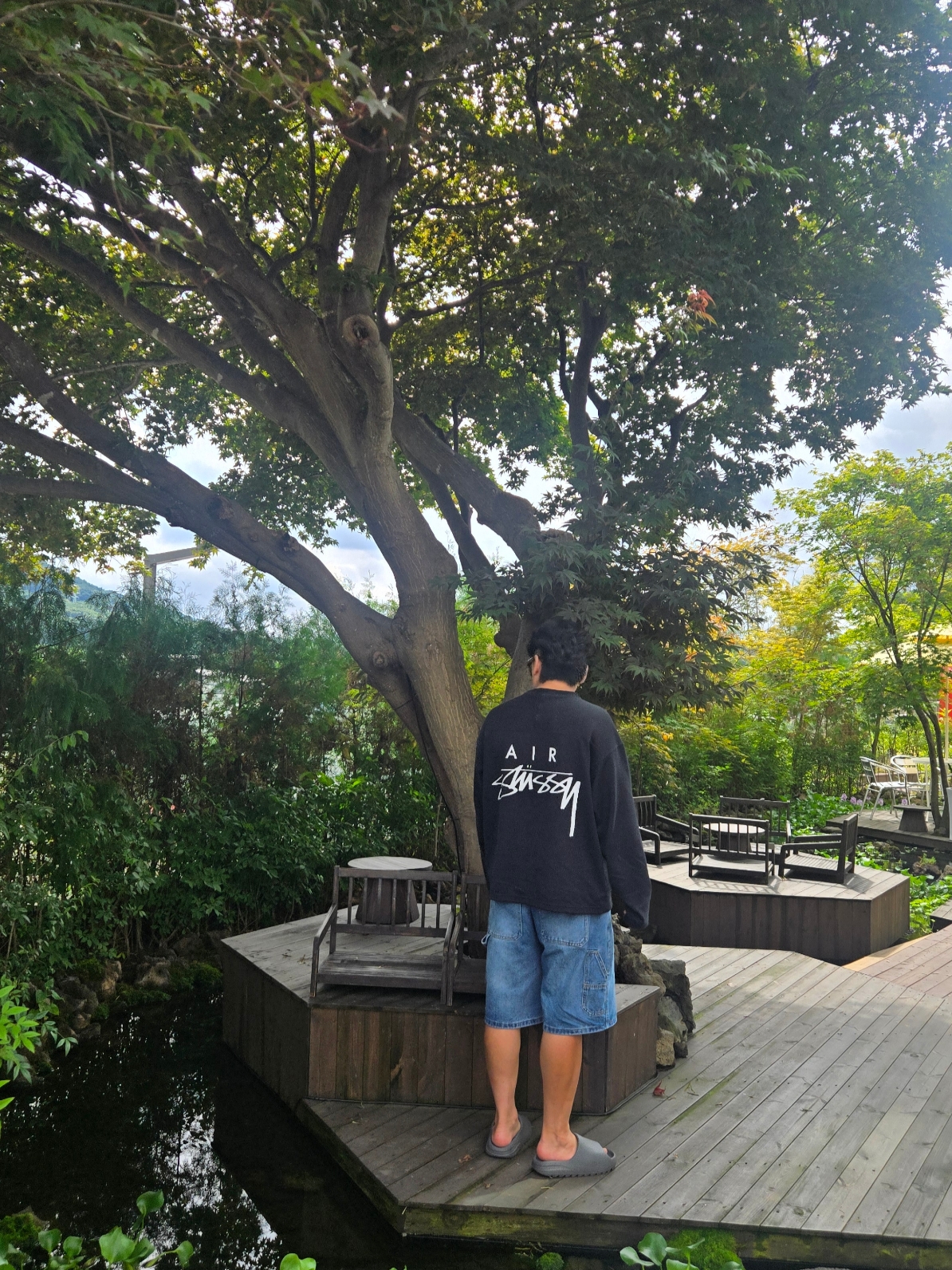 Nike x Stussy Long Sleeve Top Black (FJ9164-010), Adidas Yeezy Slide Slate Grey 착용 스타일