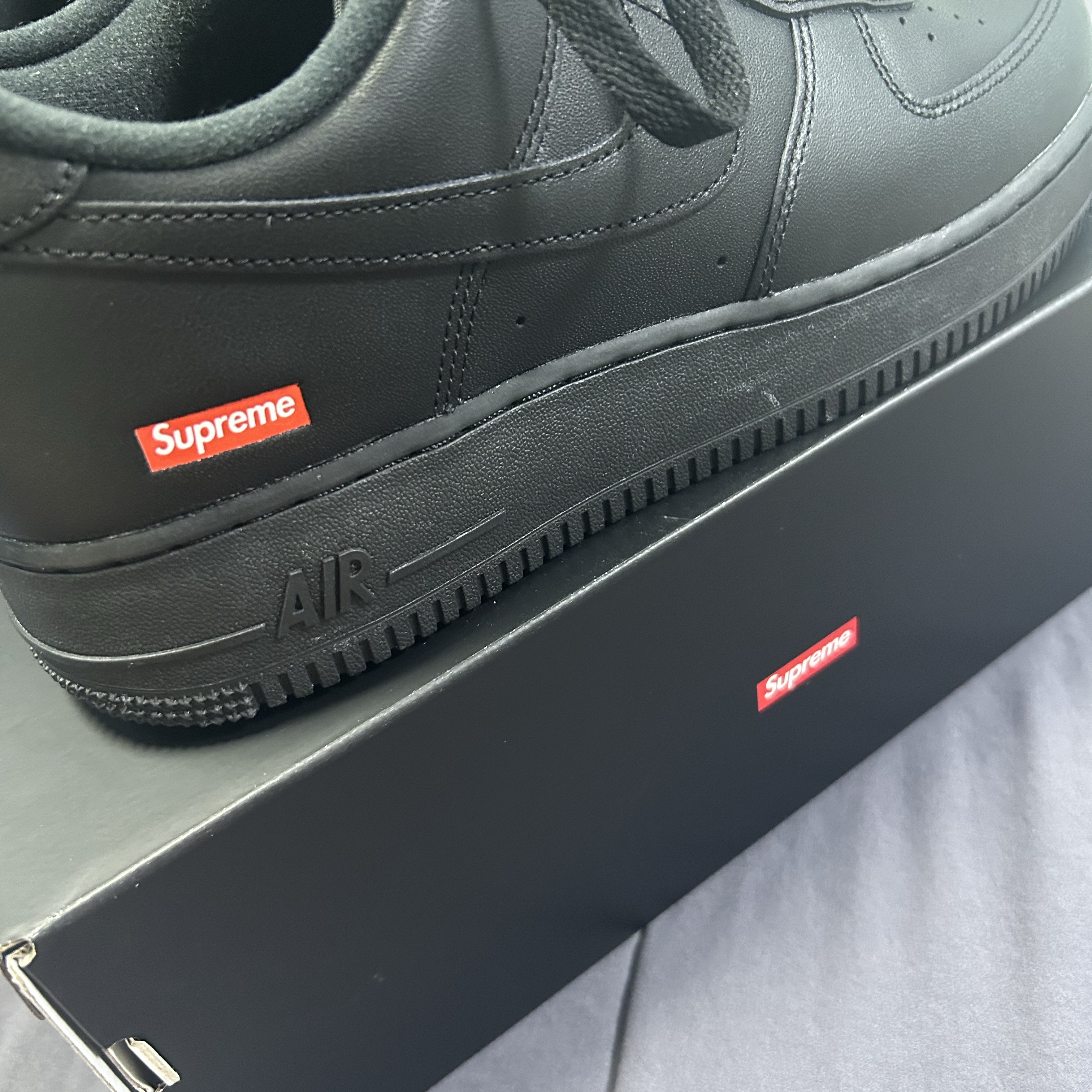 Nike x Supreme Air Force 1 Low Black 착용 스타일