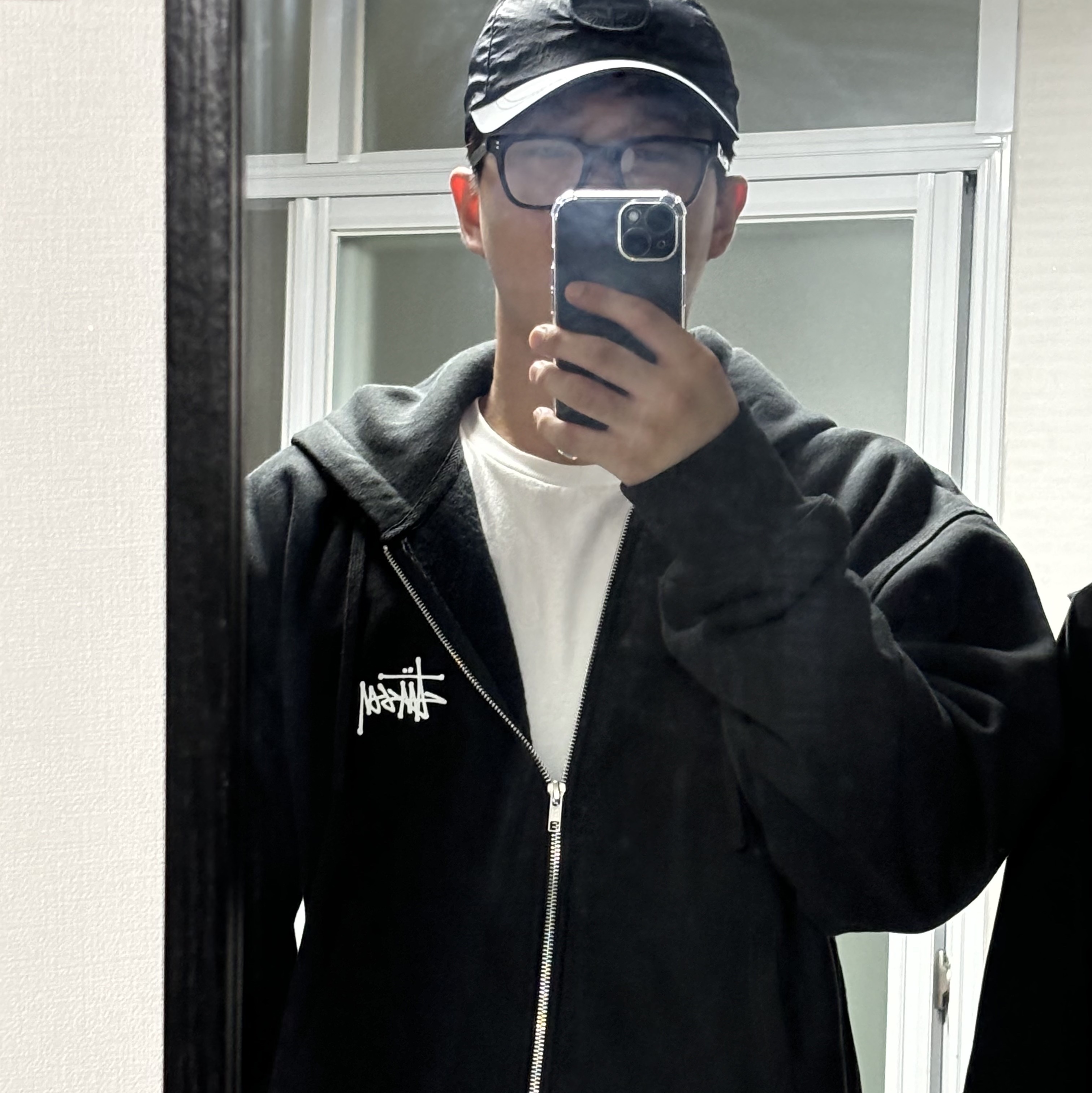 Stussy Basic Zip Hoodie Black 착용 스타일