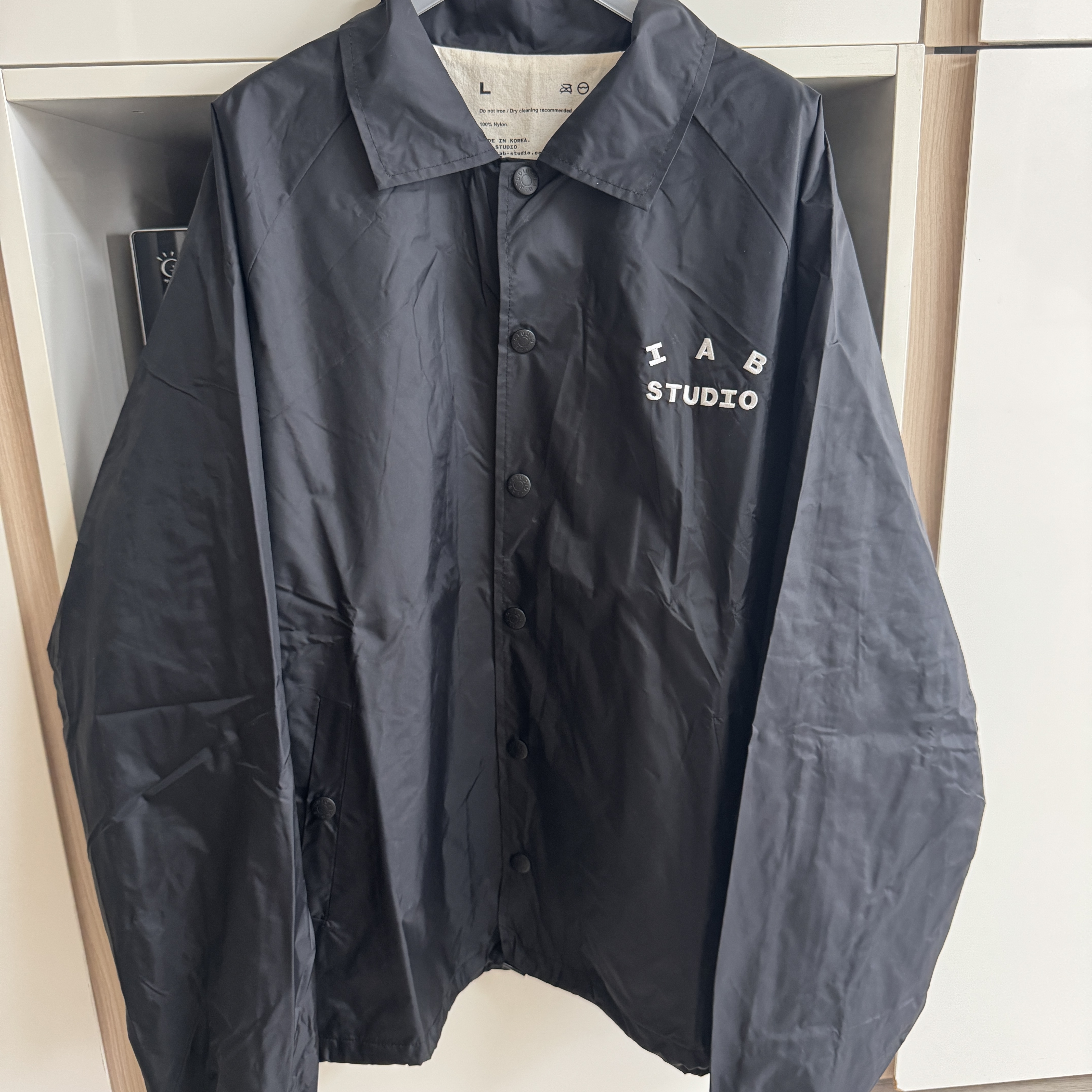 IAB Studio Coach Jacket Black 착용 스타일 - 1