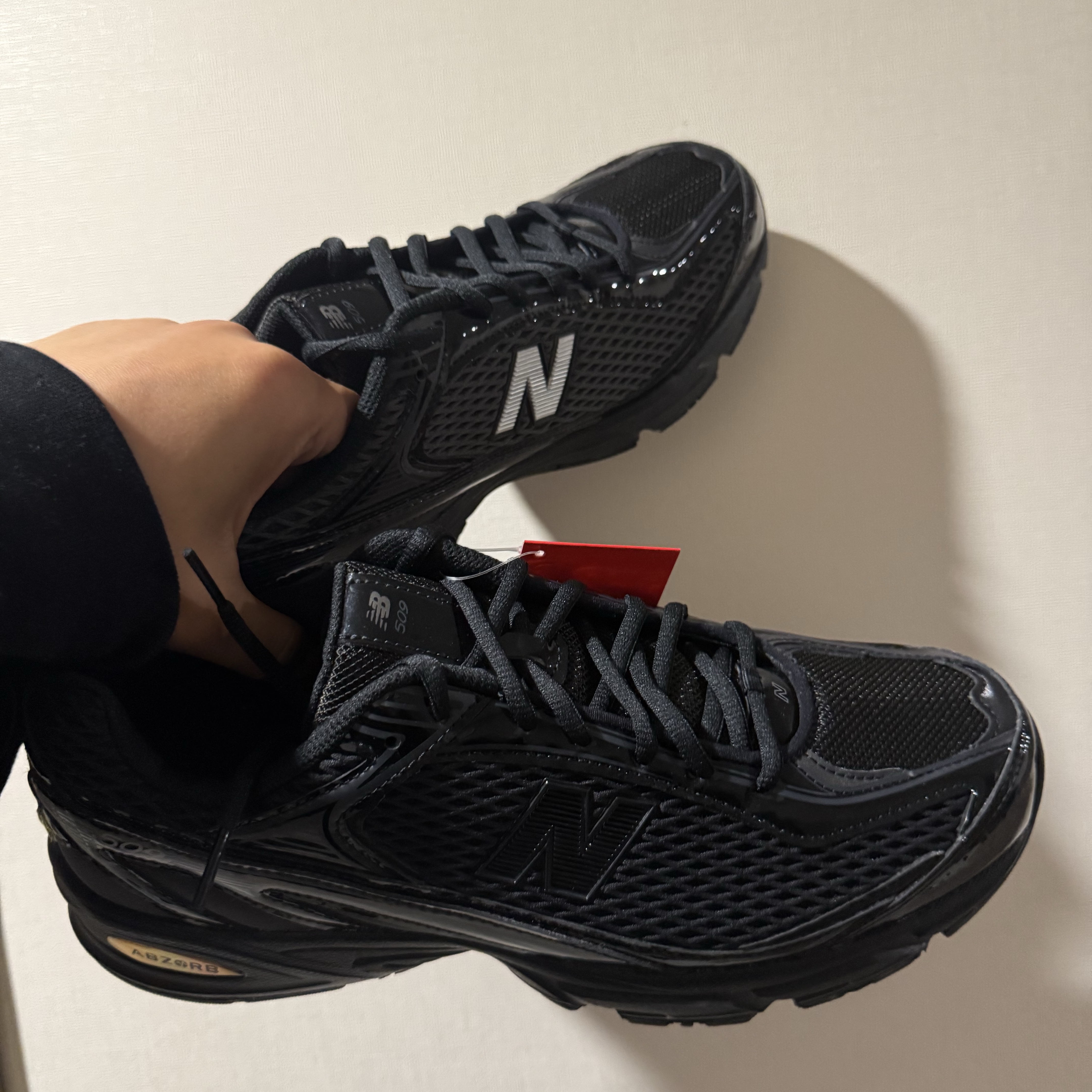 New Balance 509 Black 착용 스타일 - 5