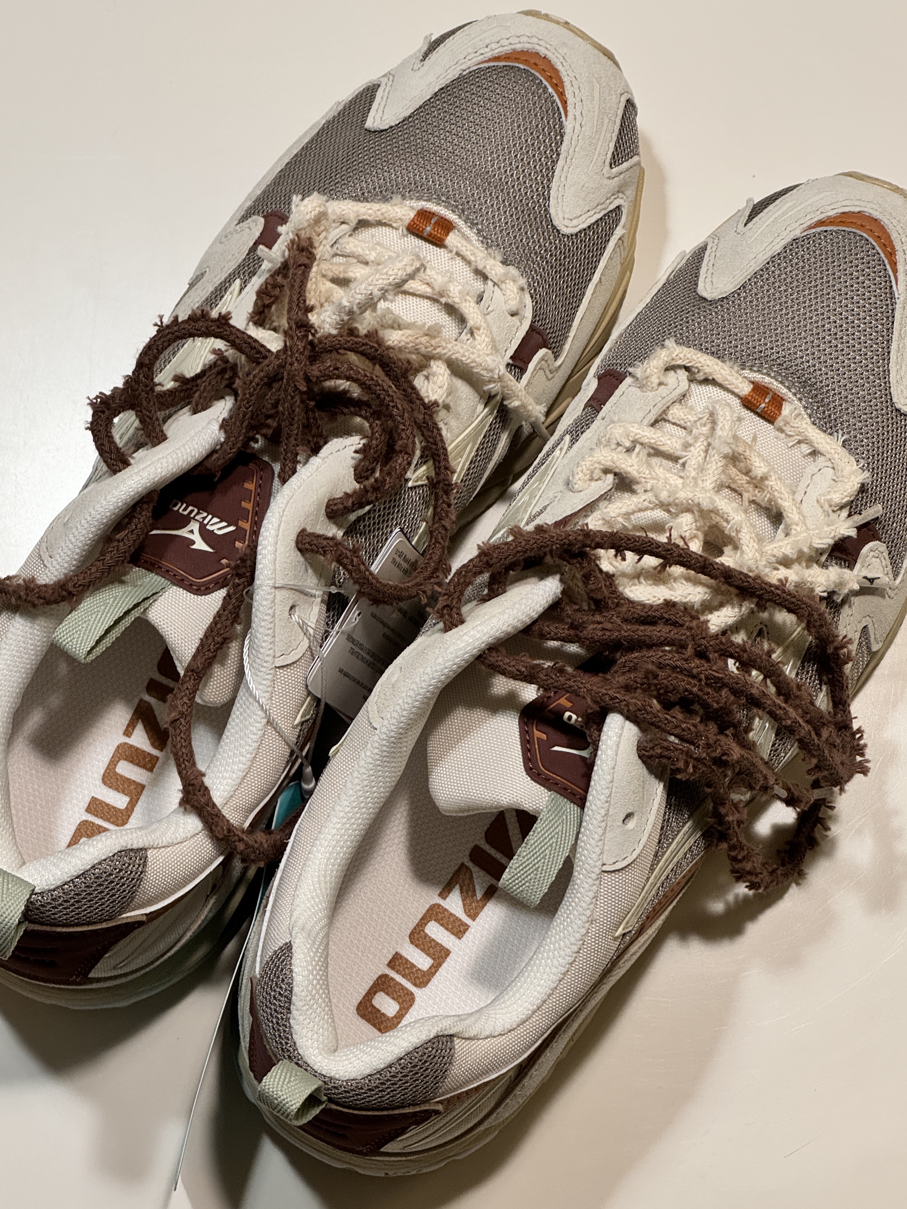 STU X MIZUNO Wave Rider 10 착용 스타일