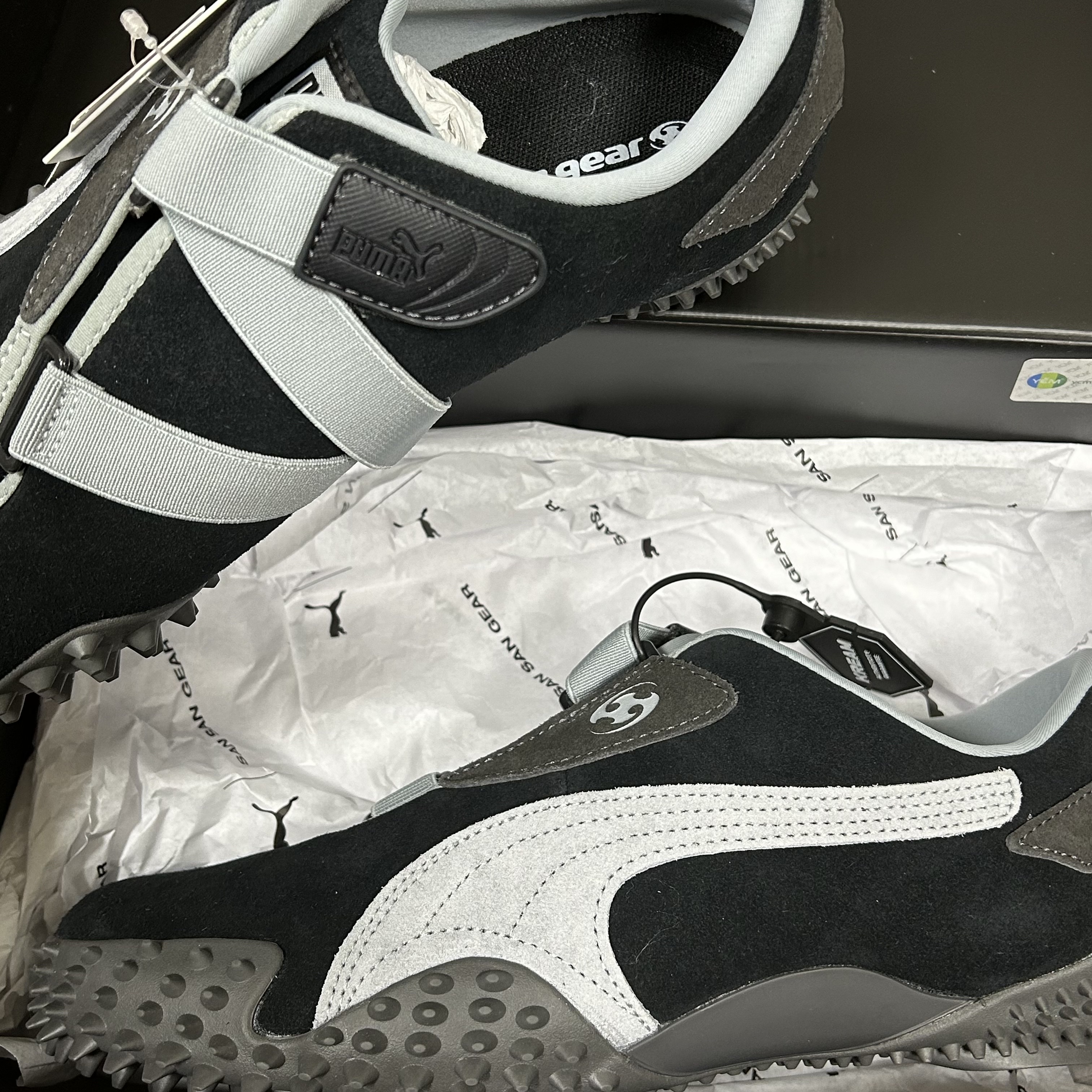 Puma x Sansan Gear Mostro Flat Dark Gray 착용 스타일 - 1
