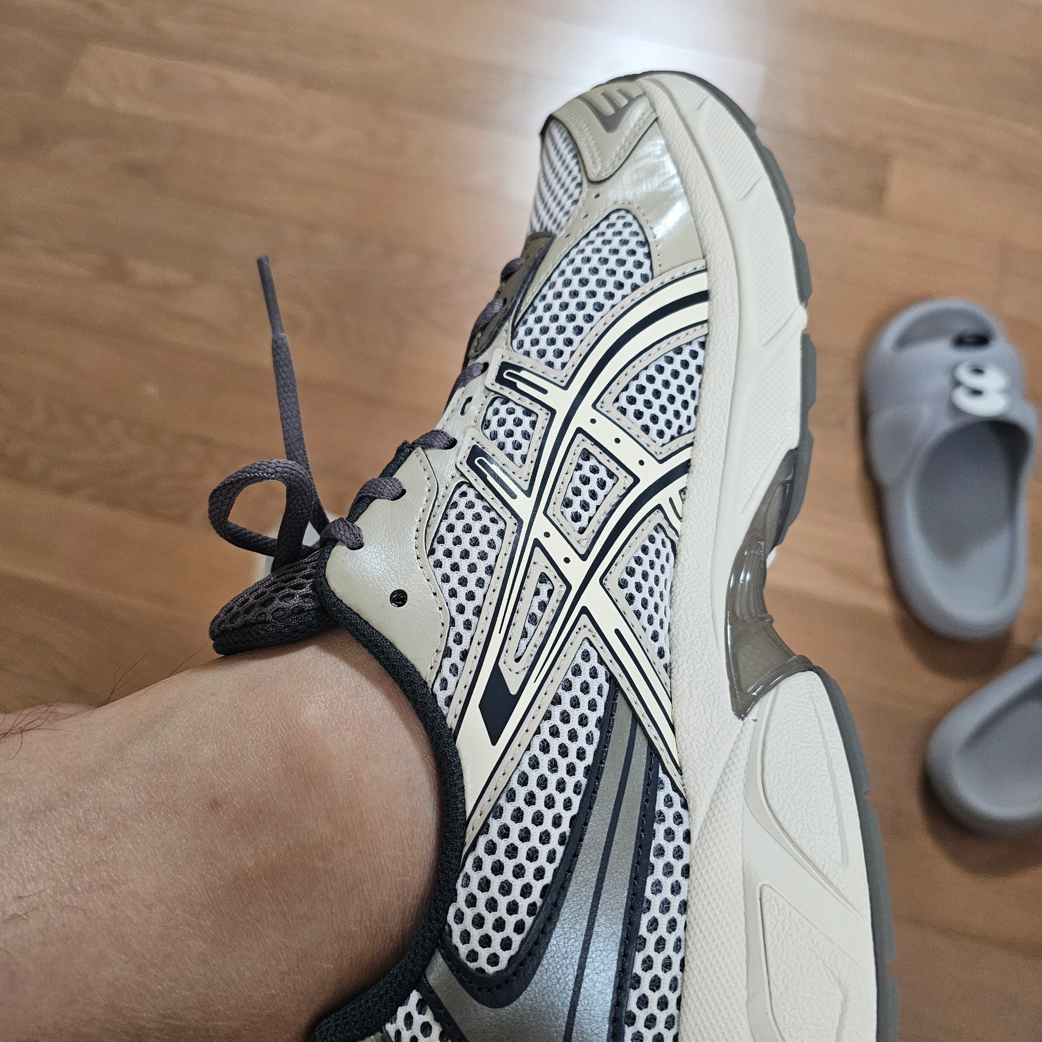 Asics Gel-1130 Birch Dark Taupe - Korea Exclusive 착용 스타일