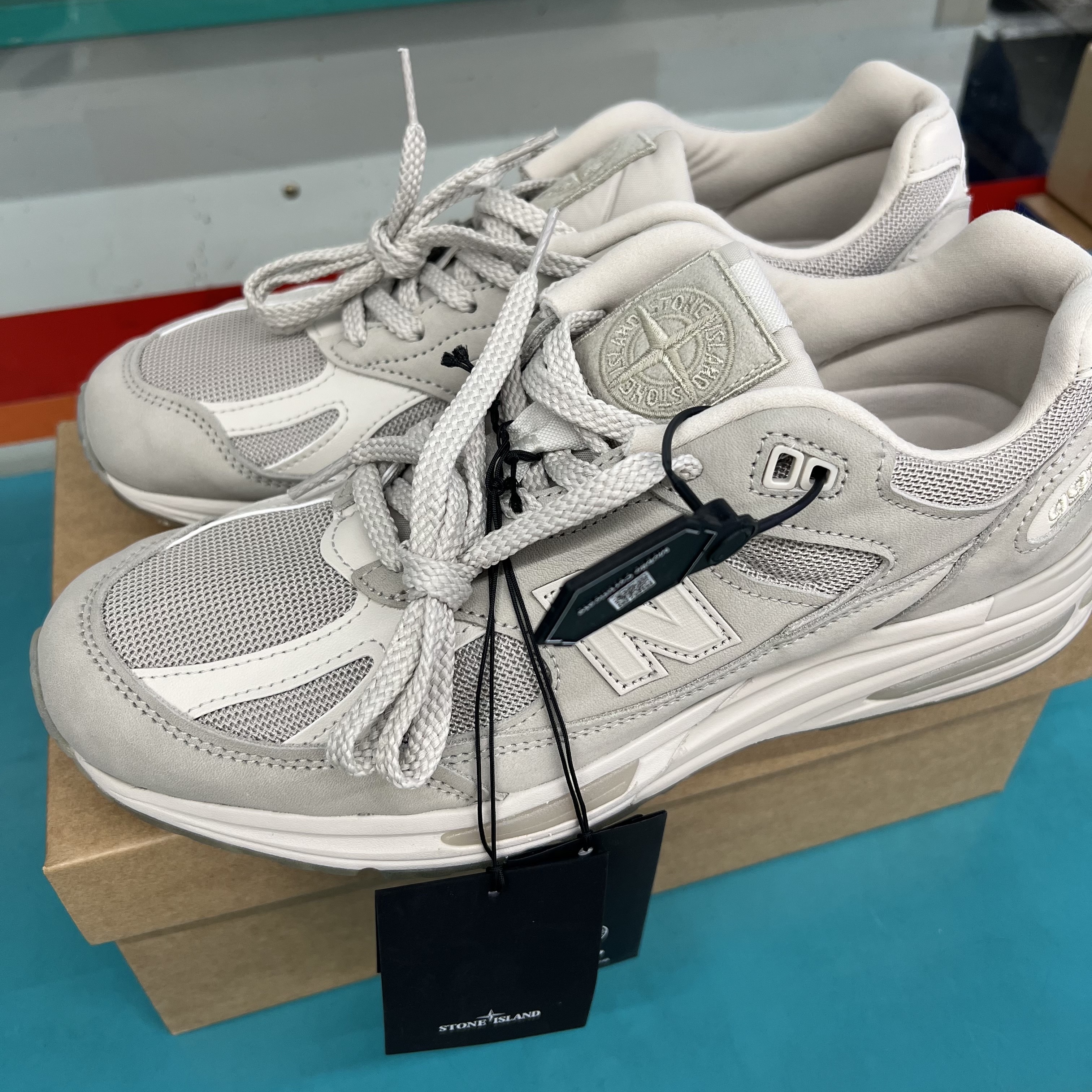New Balance x Stone Island 991v2 Made in UK Sand 착용 스타일 - 2