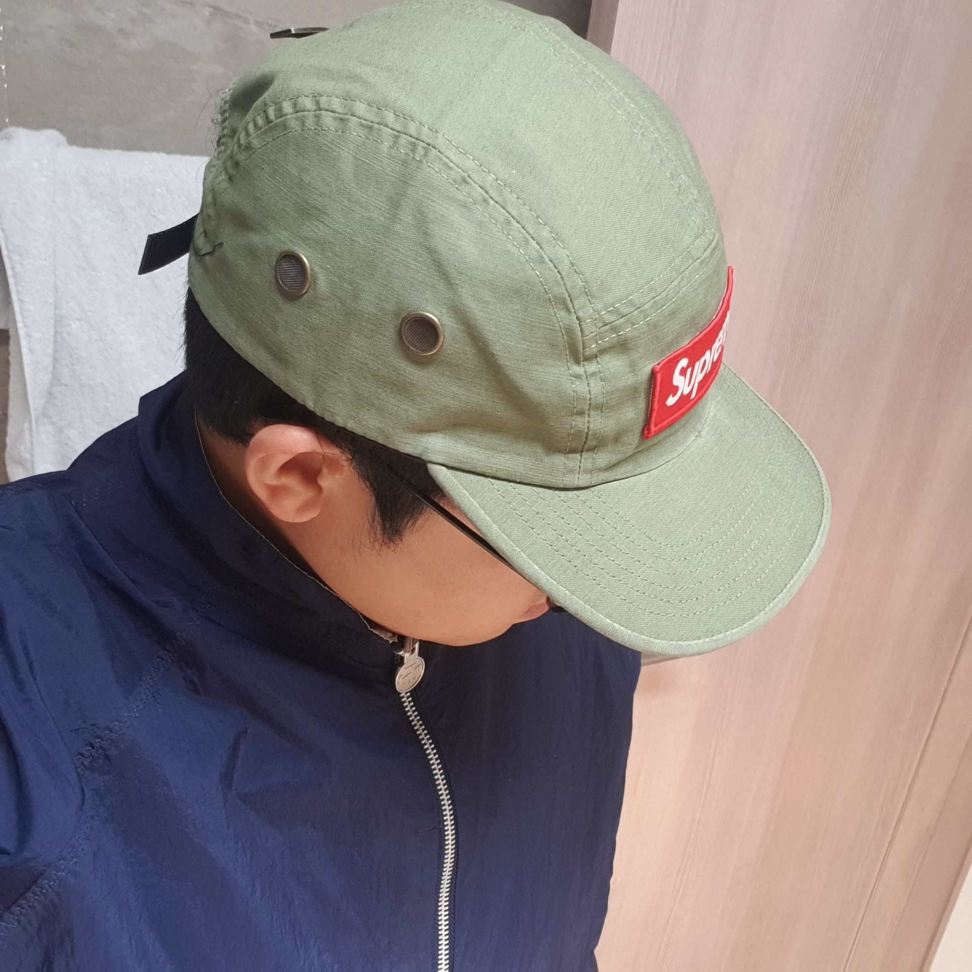 Supreme Military Camp Cap Olive - 24FW, Nike x Kim Jones Reversible Wind Breaker Navy - Asia 착용 스타일