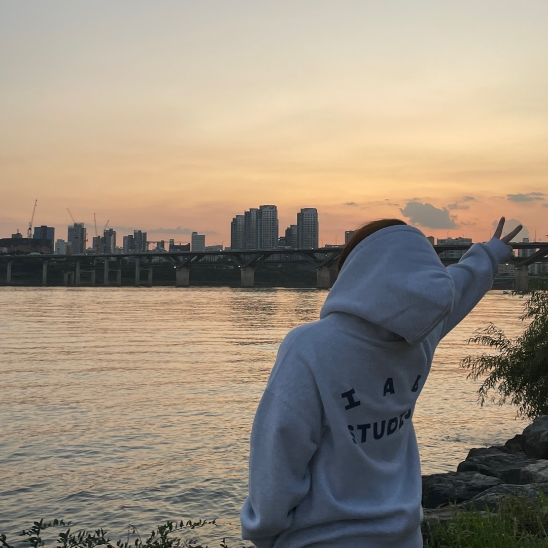 IAB Studio Hoodie Light Gray 착용 스타일 - 1