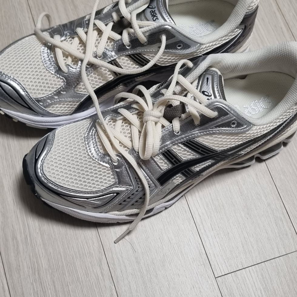 Asics Gel-Kayano 14 Cream Black 착용 스타일