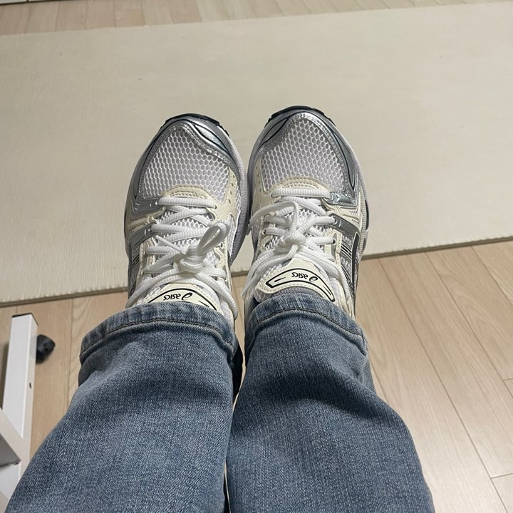 (W) Asics Gel-Kayano 14 White Midnight 착용 스타일
