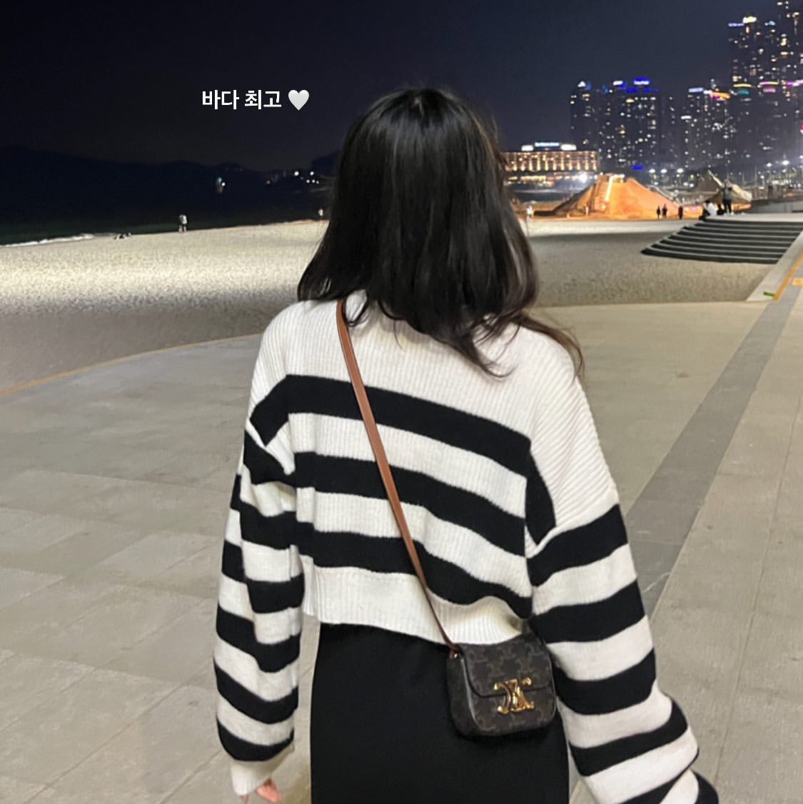 Celine Mini Claude in Triomphe Canvas Calfskin Tan 착용 스타일 - 3