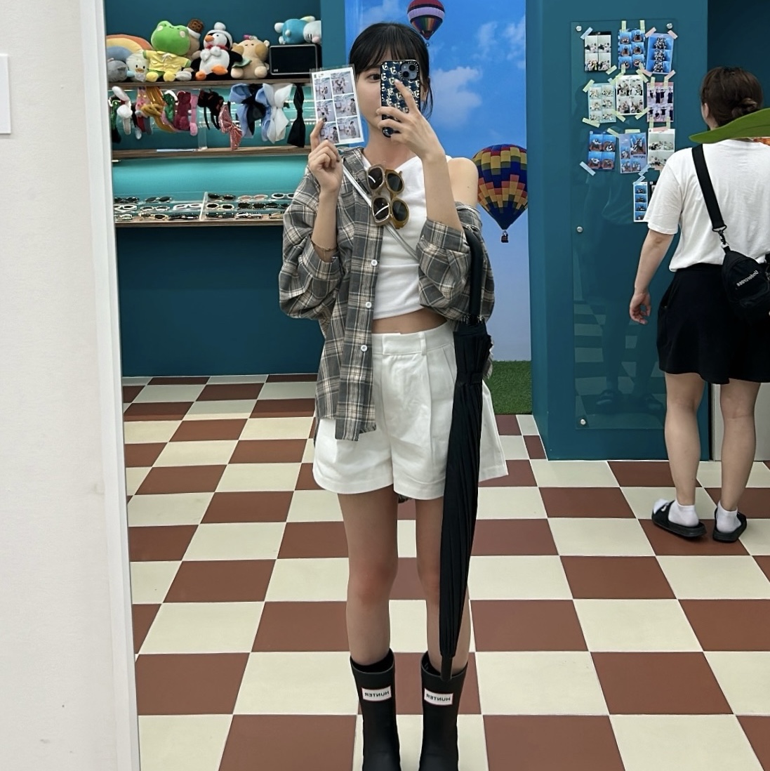 Hunter Original 2.0 Short Rain Boots Black 착용 스타일 - 1