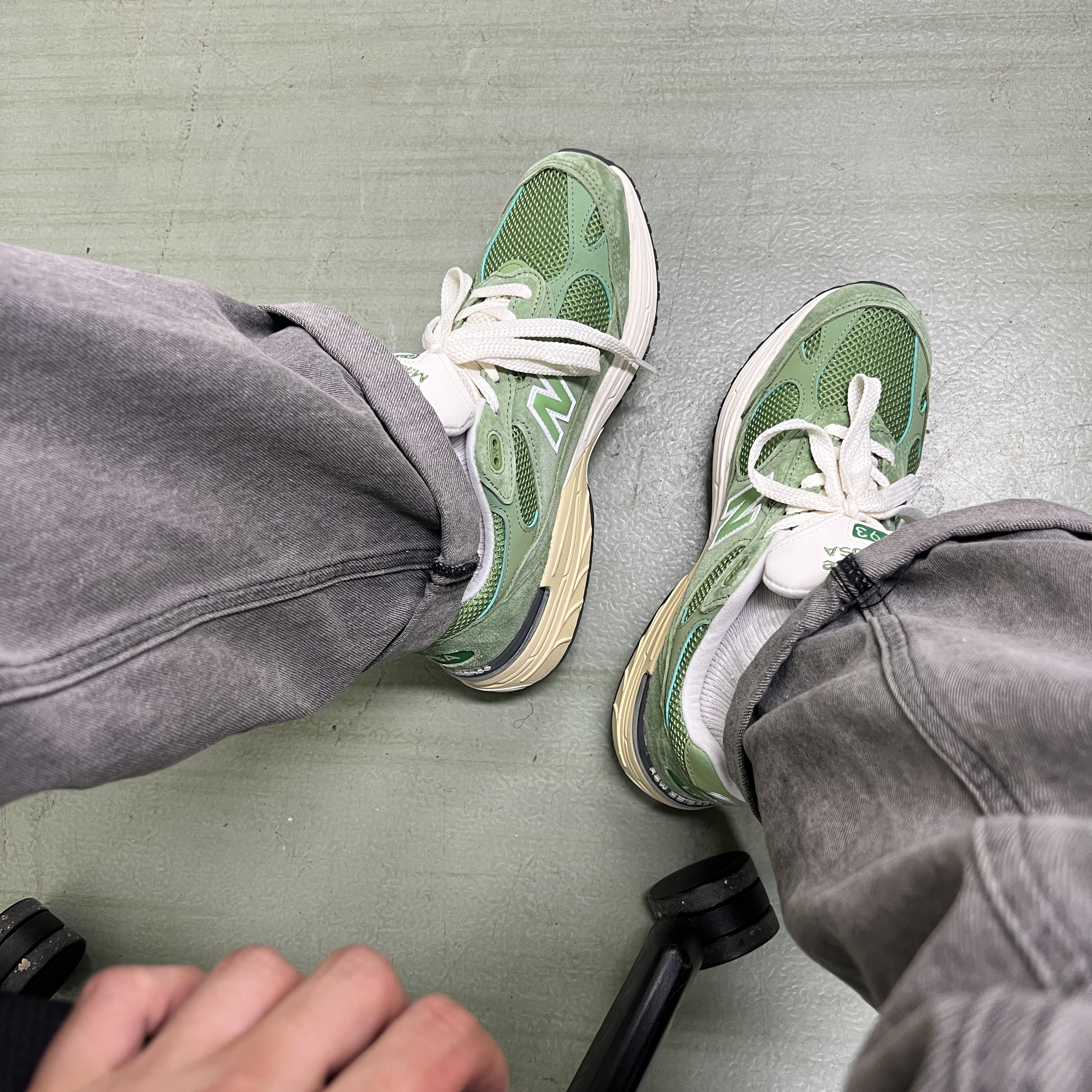 New Balance 993 Made in USA Chive Sea Salt 착용 스타일