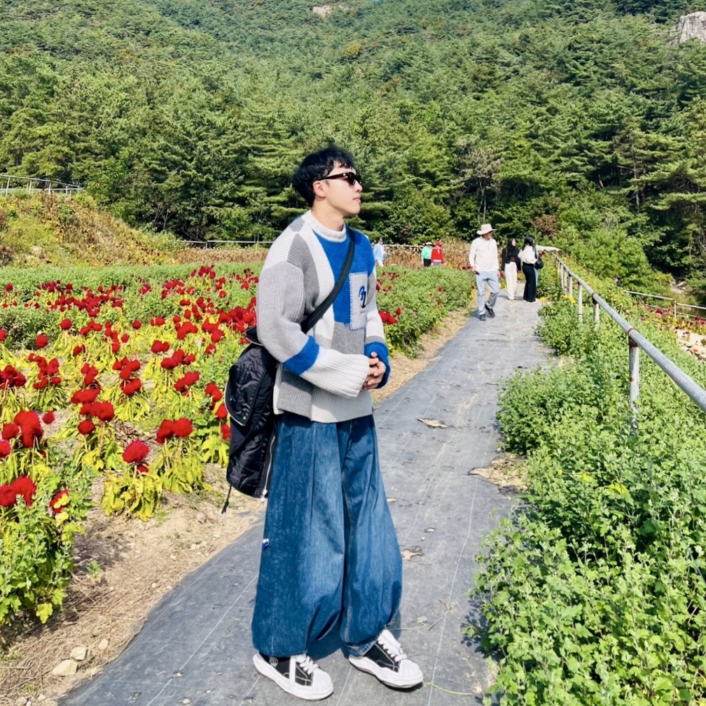 Maison Mihara Yasuhiro Blakey OG Sole Canvas Low-top Sneakers Black White, Zara x Ader Error Wide Leg Jeans Blue 착용 스타일 - 2