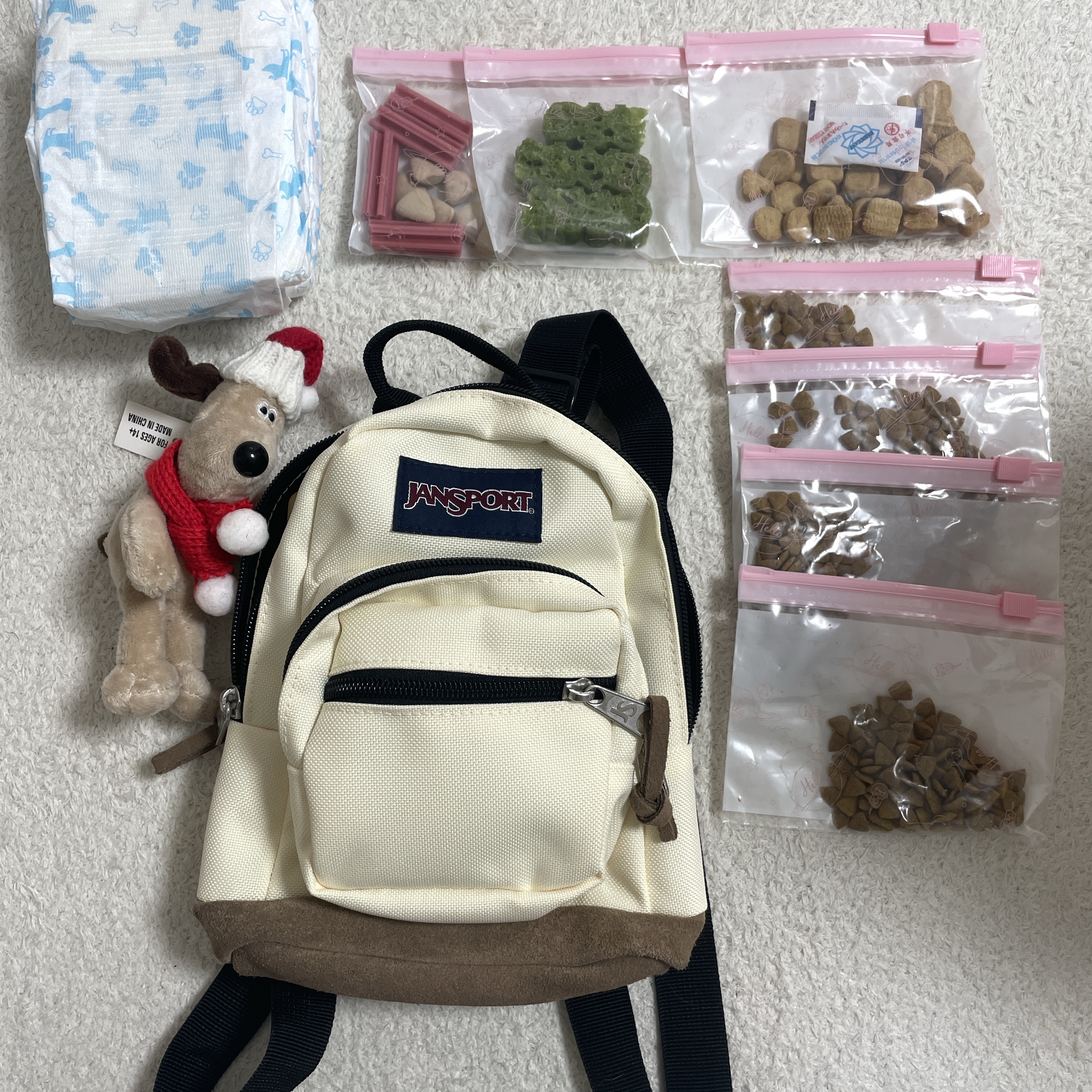 Jansport Right Pack Mini Coconut, Jansport Right Pack Mini Black 착용 스타일 - 2