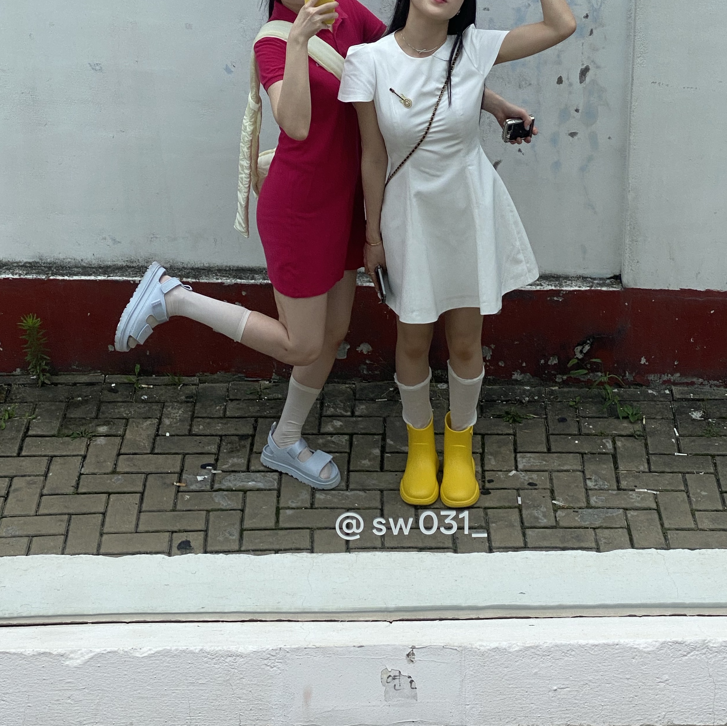 (Kids) UGG GoldenGlow Current, (W) Prada Mellow Rubber Boots Sunny Yellow 착용 스타일