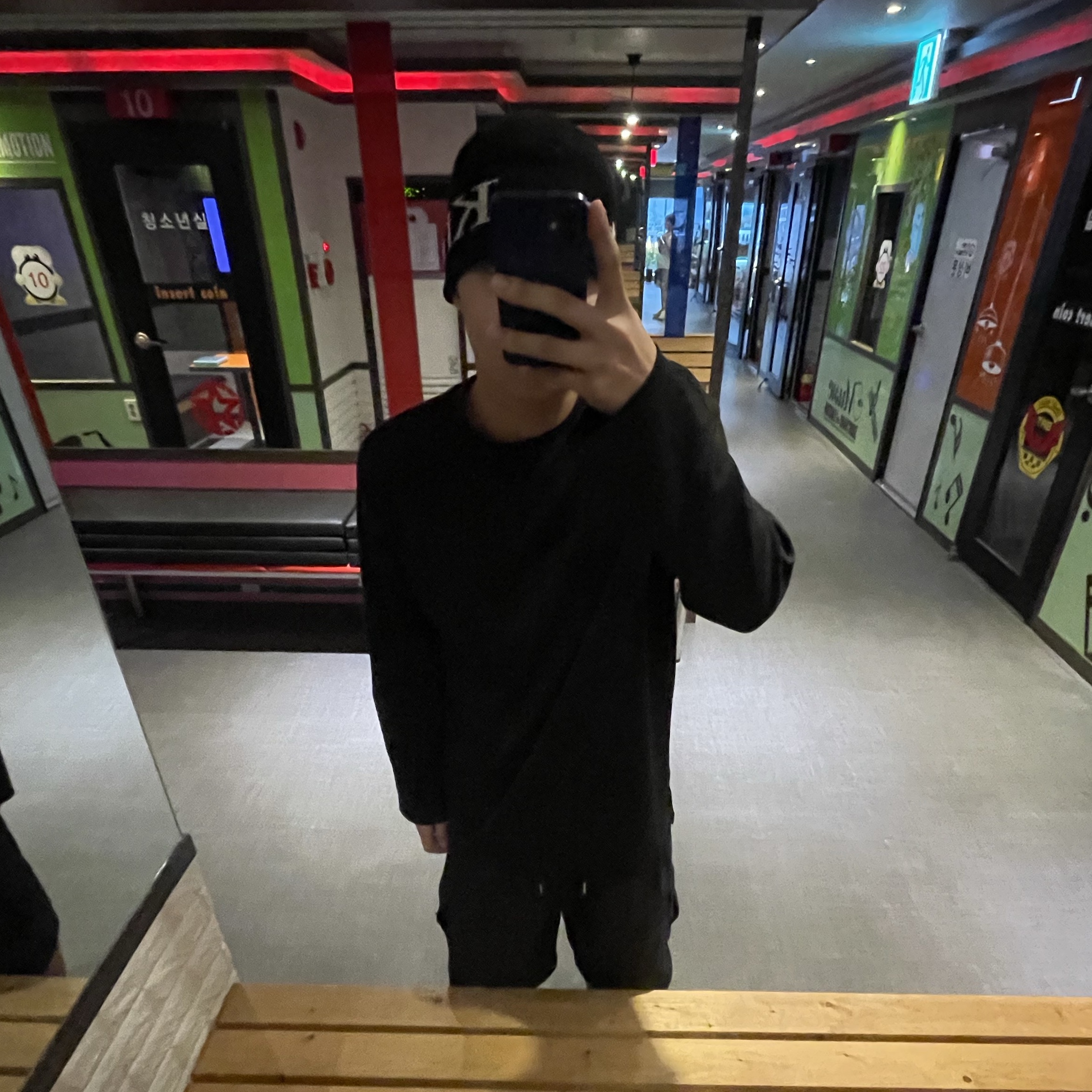Matin Kim Logo Linen Short Beanie Black 착용 스타일