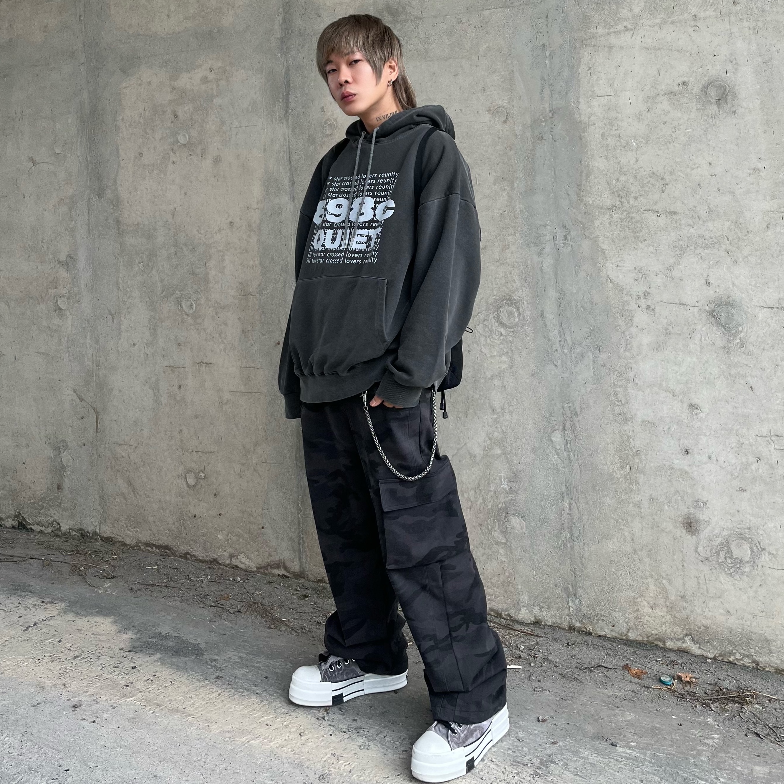 Converse x Drkshdw DBL Drkstar Overdye Chuck 70 Hi Concrete 착용 스타일 - 1
