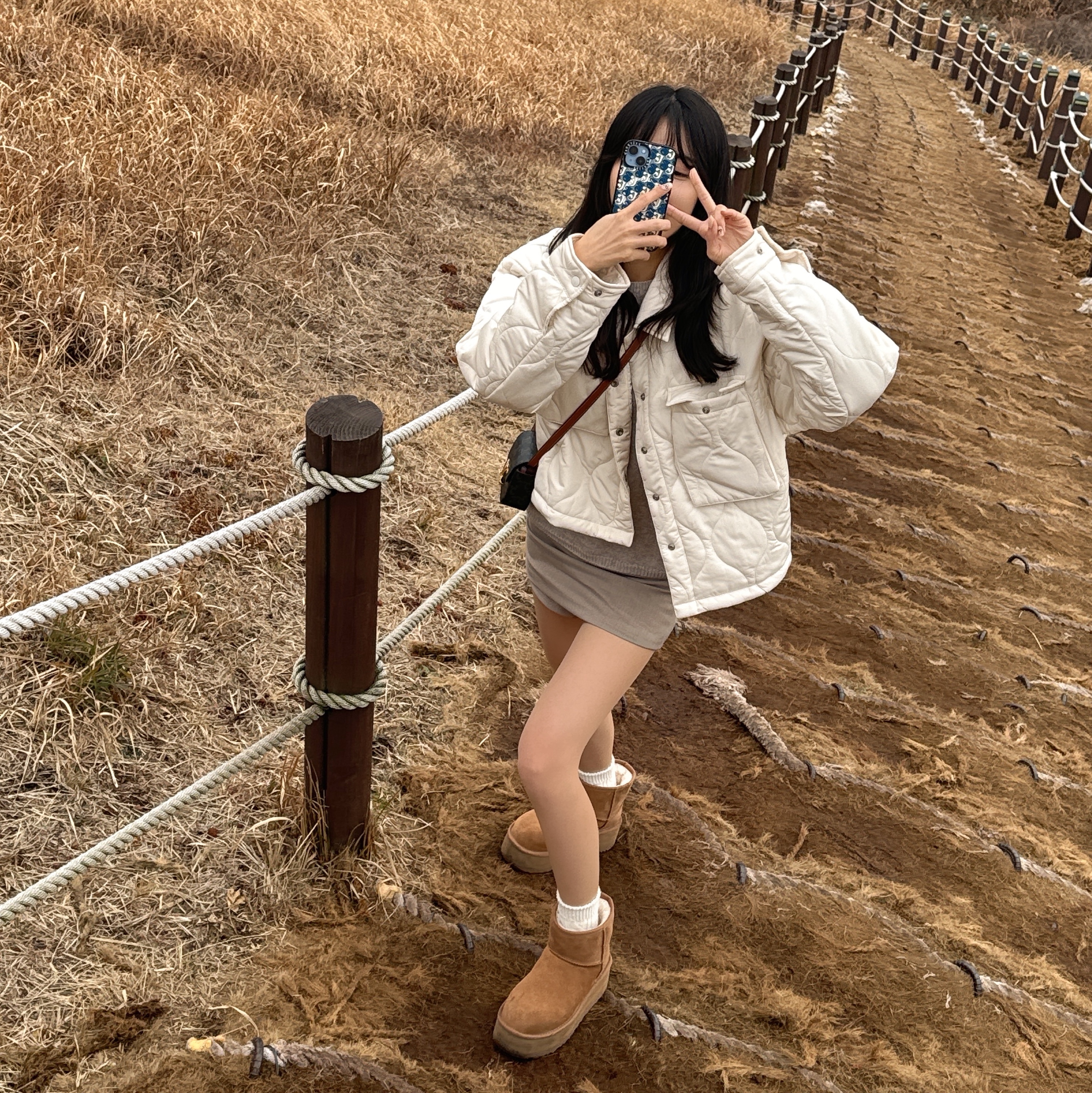 (W) UGG Classic Mini Platform Boots Chestnut 착용 스타일