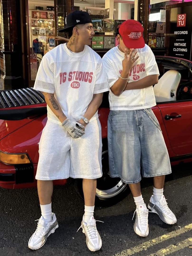 Supreme Twill Applique S/S Top White - 24FW, Wooyoungmi Cotton Back Logo T-Shirt White - 23FW 착용 스타일 - 2