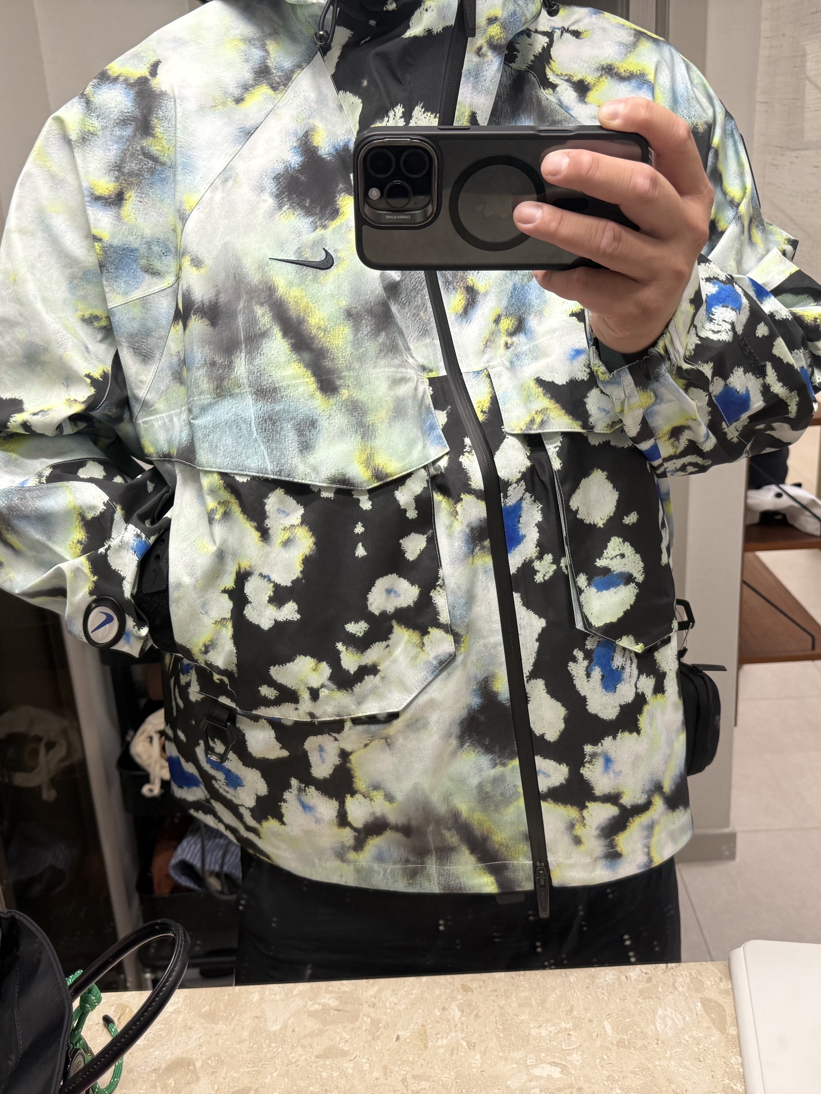 Nike x Drake Nocta Opal Deep Cover Gore-Tex Jacket Off White (FV1931-107), Nike x Drake Nocta Opal Reels Tee White (FV7865-100) 착용 스타일 - 6