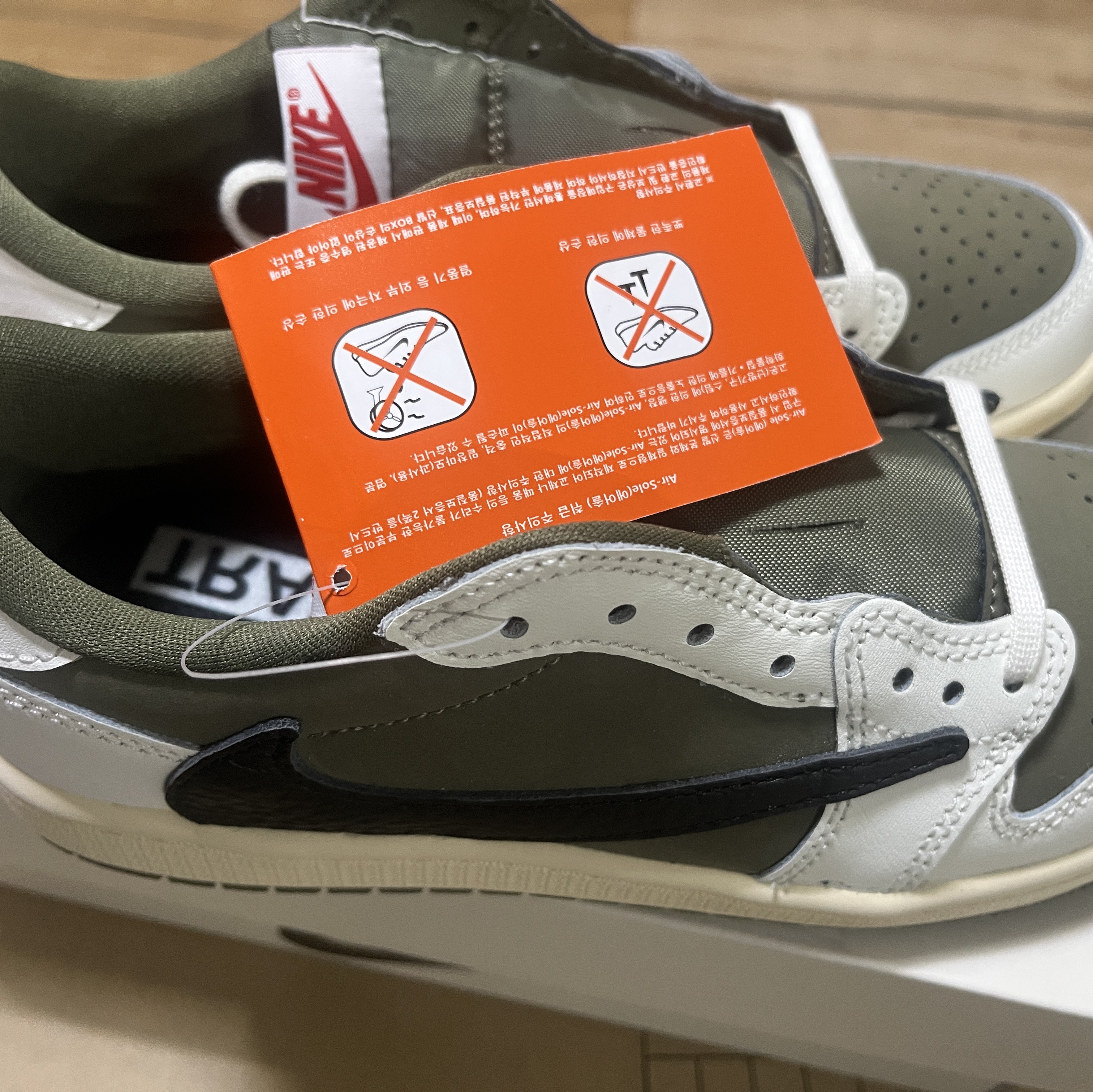 (PS) Jordan 1 x Travis Scott Retro Low OG SP Reverse Olive 착용 스타일 - 3