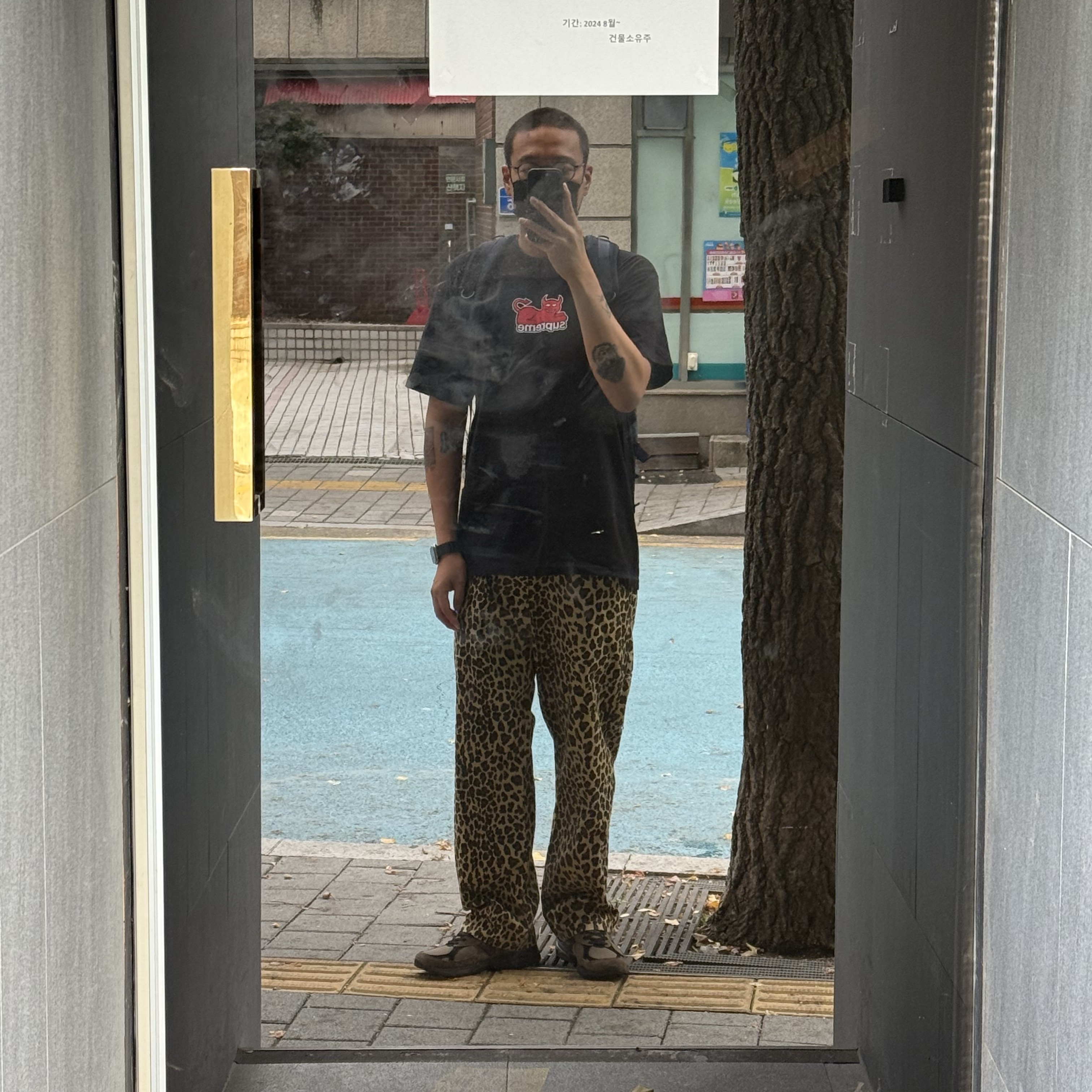 Supreme x Toy Machine Work Pant Leopard - 24SS, Supreme x Toy Machine Devil Cat T-Shirt Black - 24SS 착용 스타일