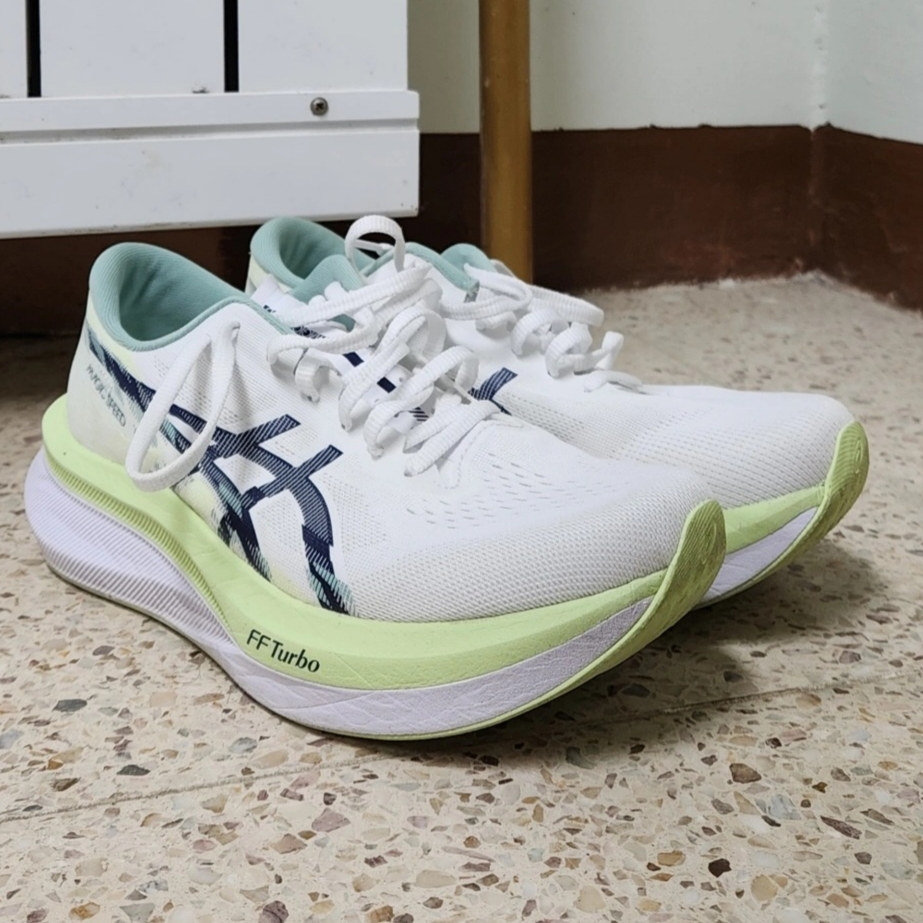 Asics Magic Speed 4 White Blue Expanse 착용 스타일