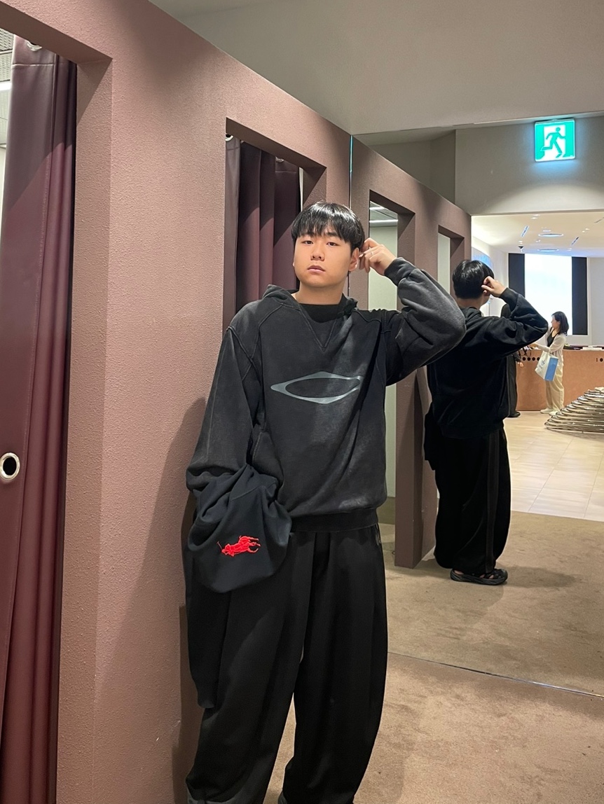 Needles H.D. Track Pants Poly Smooth Black 착용 스타일 - 2