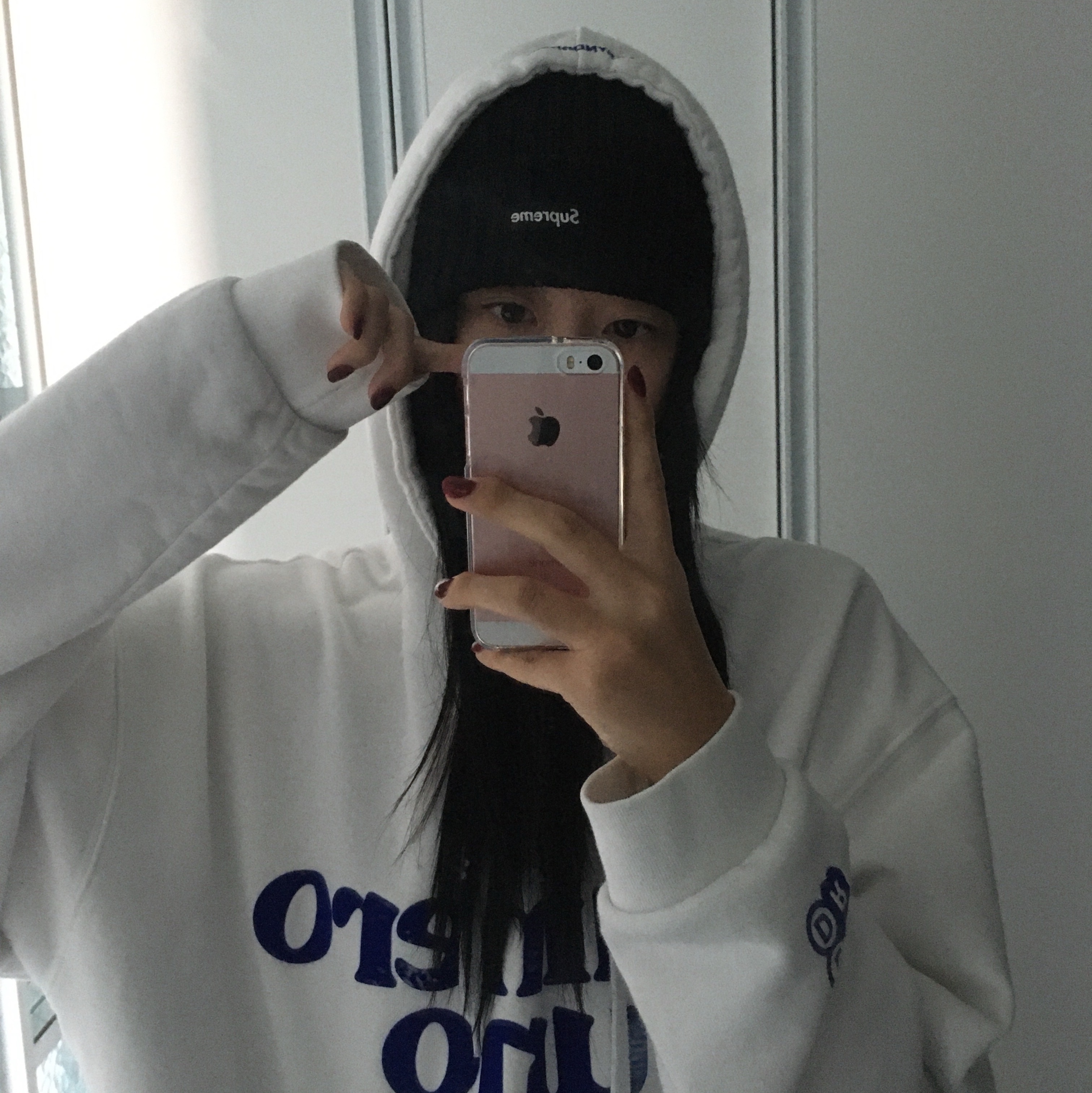 Supreme Overdyed Beanie Black 착용 스타일