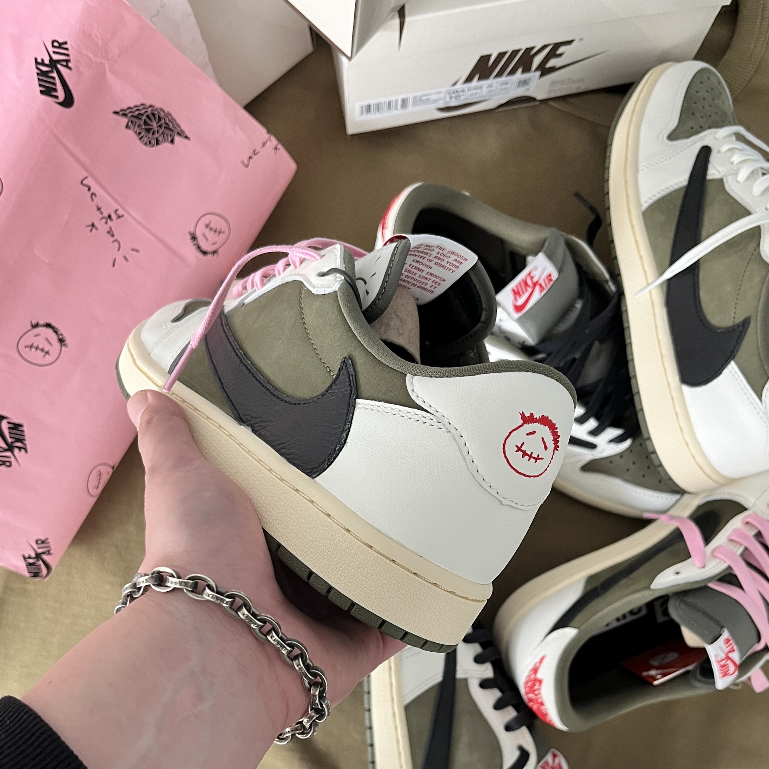 Jordan 1 x Travis Scott Retro Low OG SP Reverse Olive, Supreme x Nike Denim Short Black - 24SS 착용 스타일 - 2